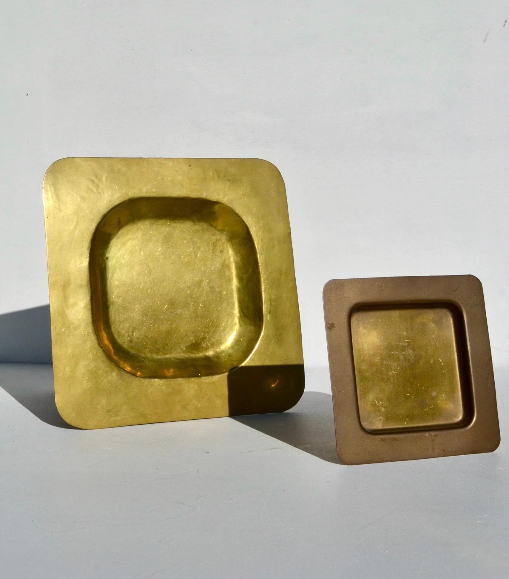 European Pair of Embossed Brass Trays — French Dinanderie, 1970s For Sale