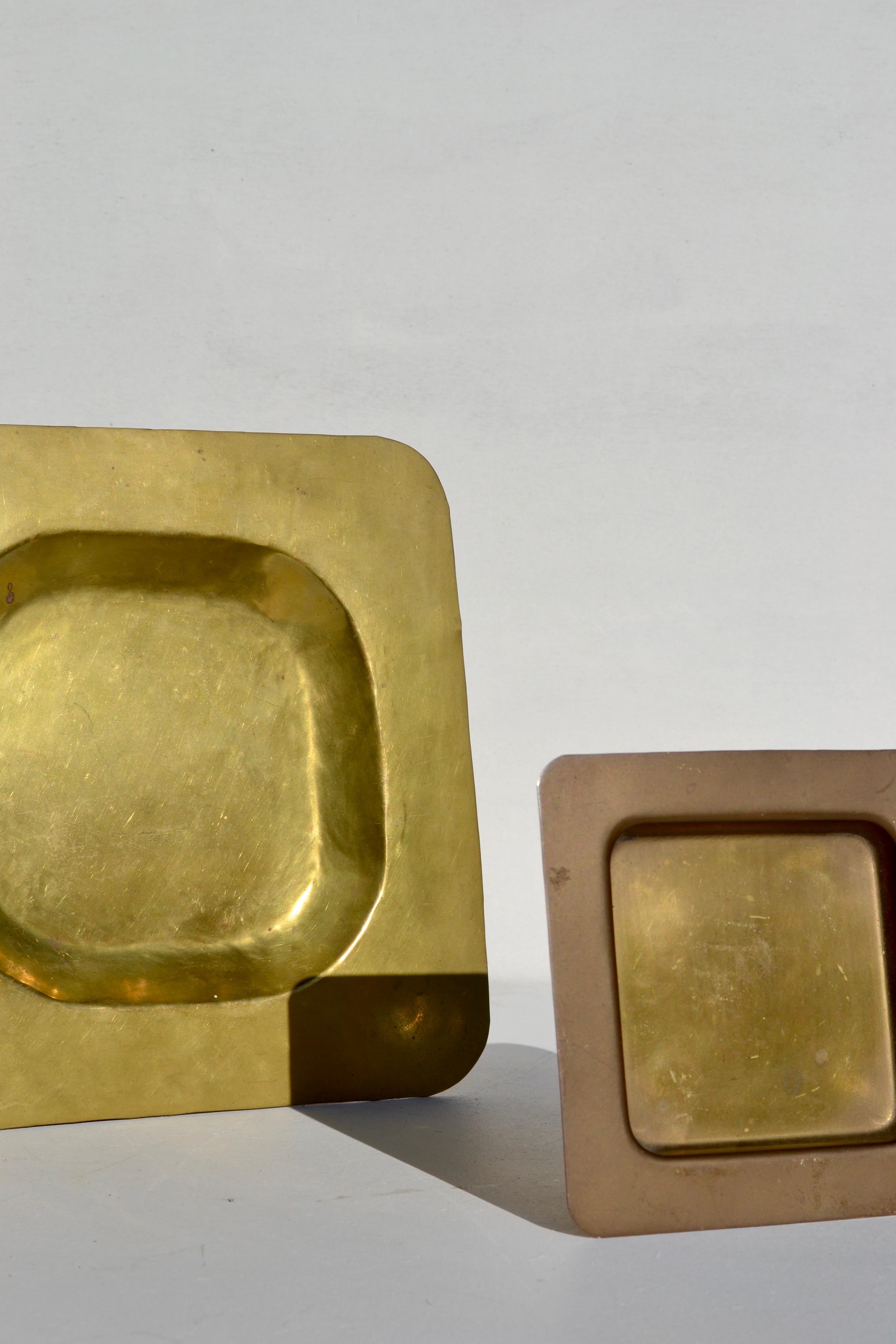Pair of Embossed Brass Trays — French Dinanderie, 1970s For Sale 1