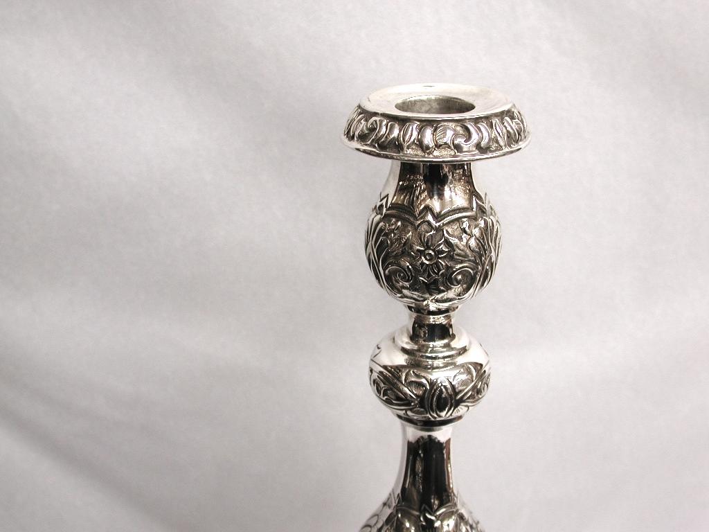 English Pair of Embossed Silver Candlesticks, 1902, London Assay, Salkind & Koshr