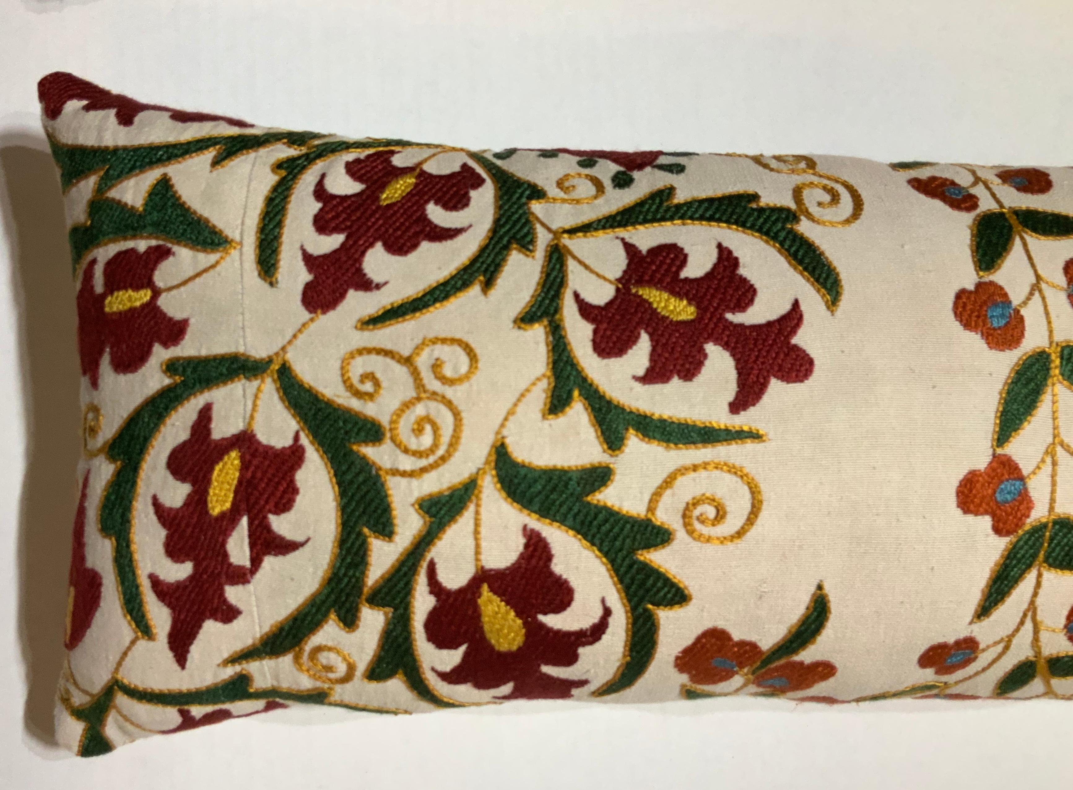 Pair of Embroidery Suzani Pillows In Good Condition In Delray Beach, FL