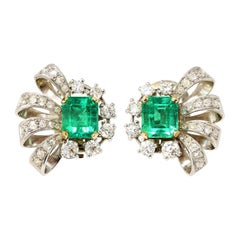 Paar Smaragd- und Diamant-Ohrclips aus Platin, um 1940