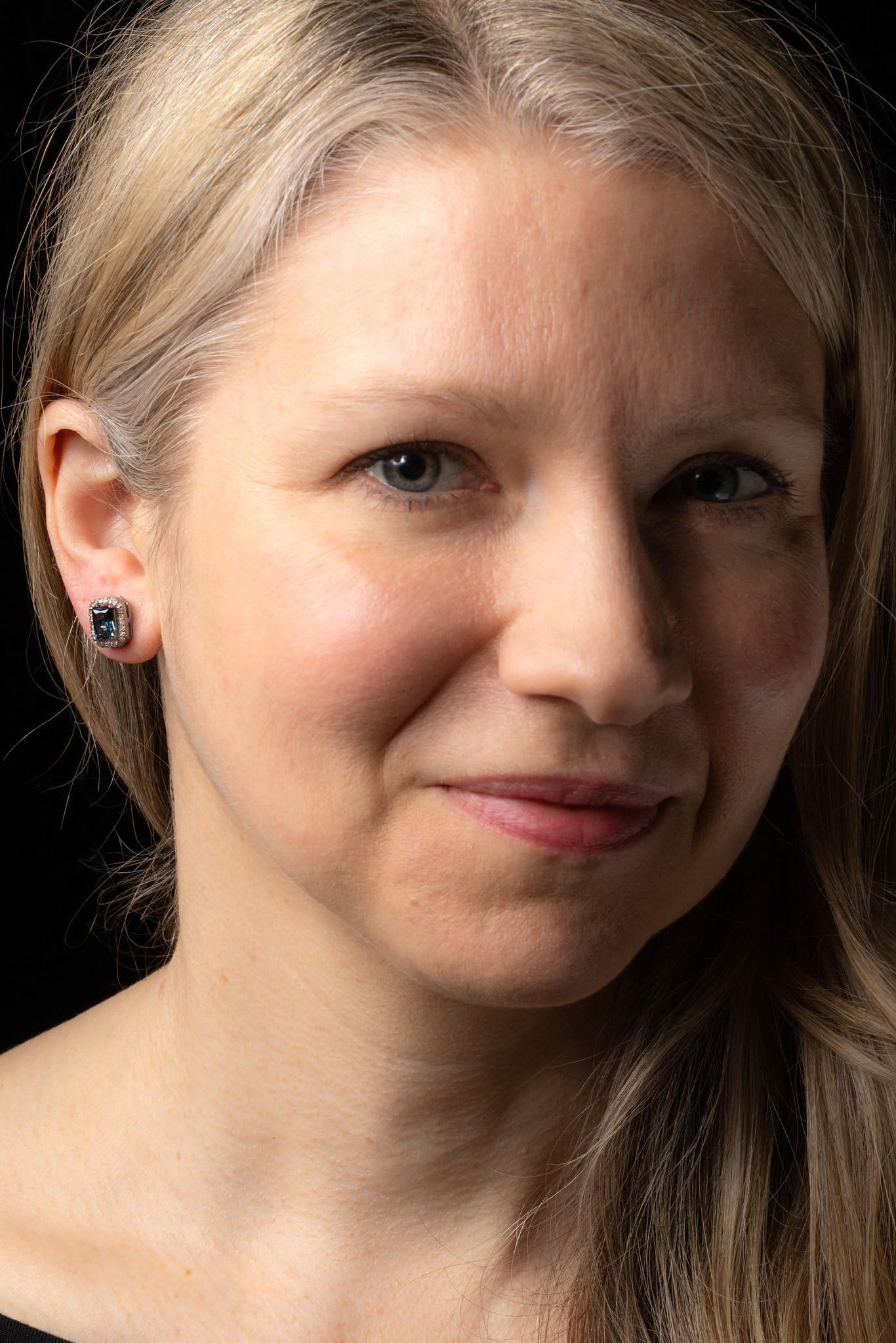 Par de pendientes de topacio azul de Londres talla esmeralda y diamantes Corte esmeralda en venta