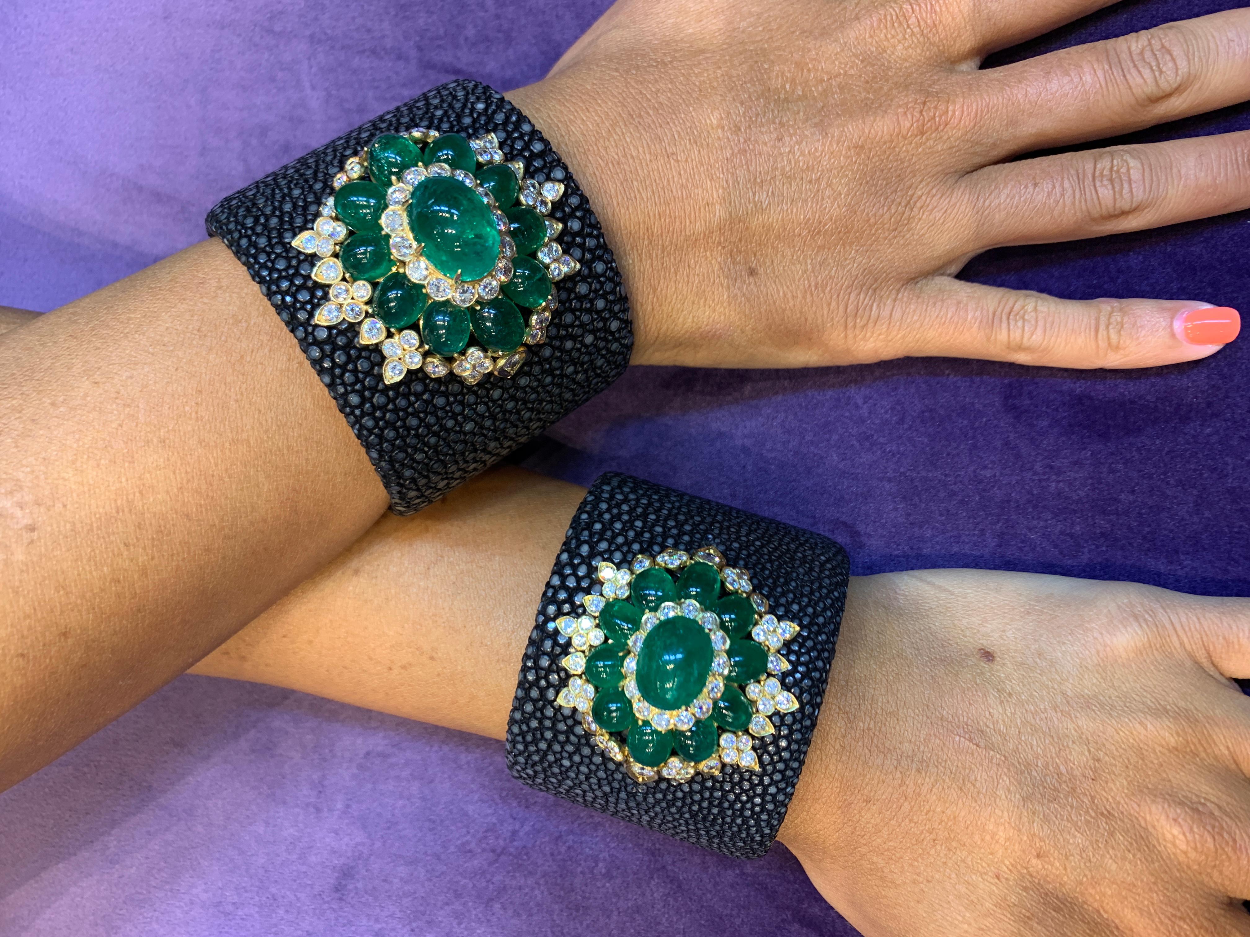 Stylish Pair of Cabochon Emerald and Diamond Bangles In Excellent Condition In New York, NY