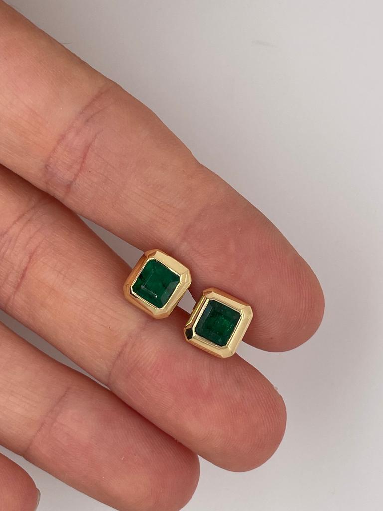 Pair of emerald earrings/ studs 18k gold studs bezel set For Sale 6