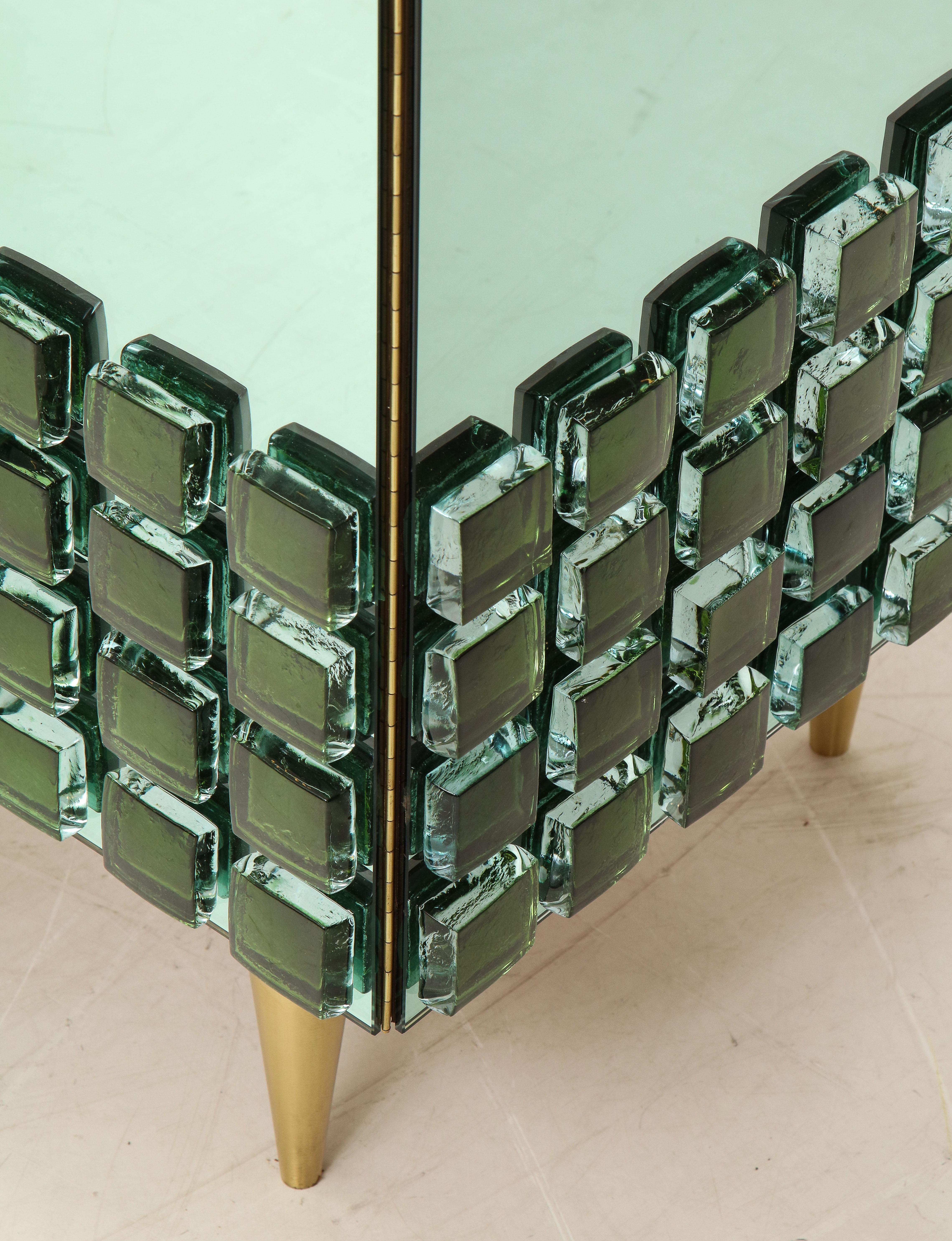 Pair of Sculptural Soft Green Mirrored and Brass Cabinets or Nightstands, Italy 3