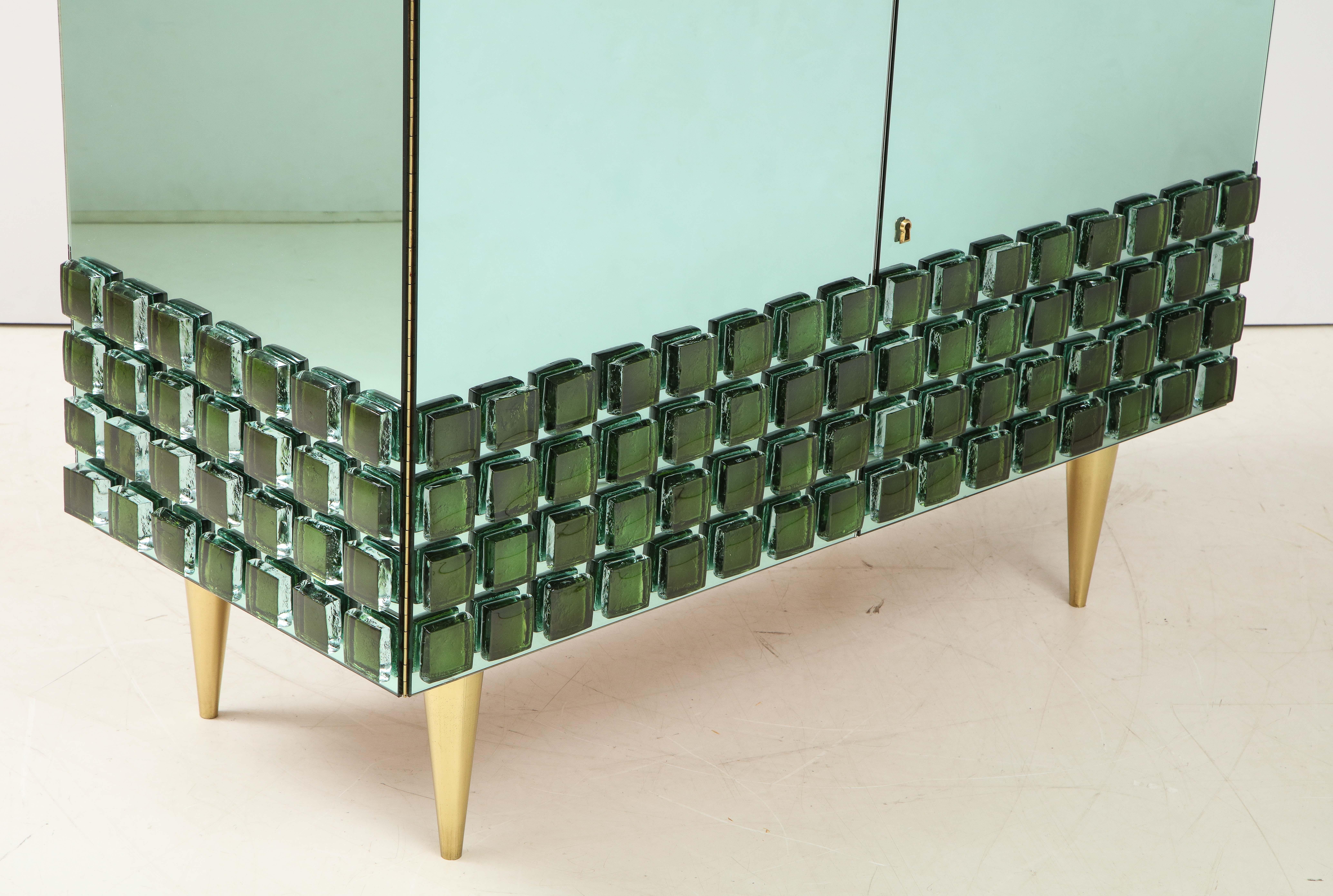 Pair of Sculptural Soft Green Mirrored and Brass Cabinets or Nightstands, Italy 7