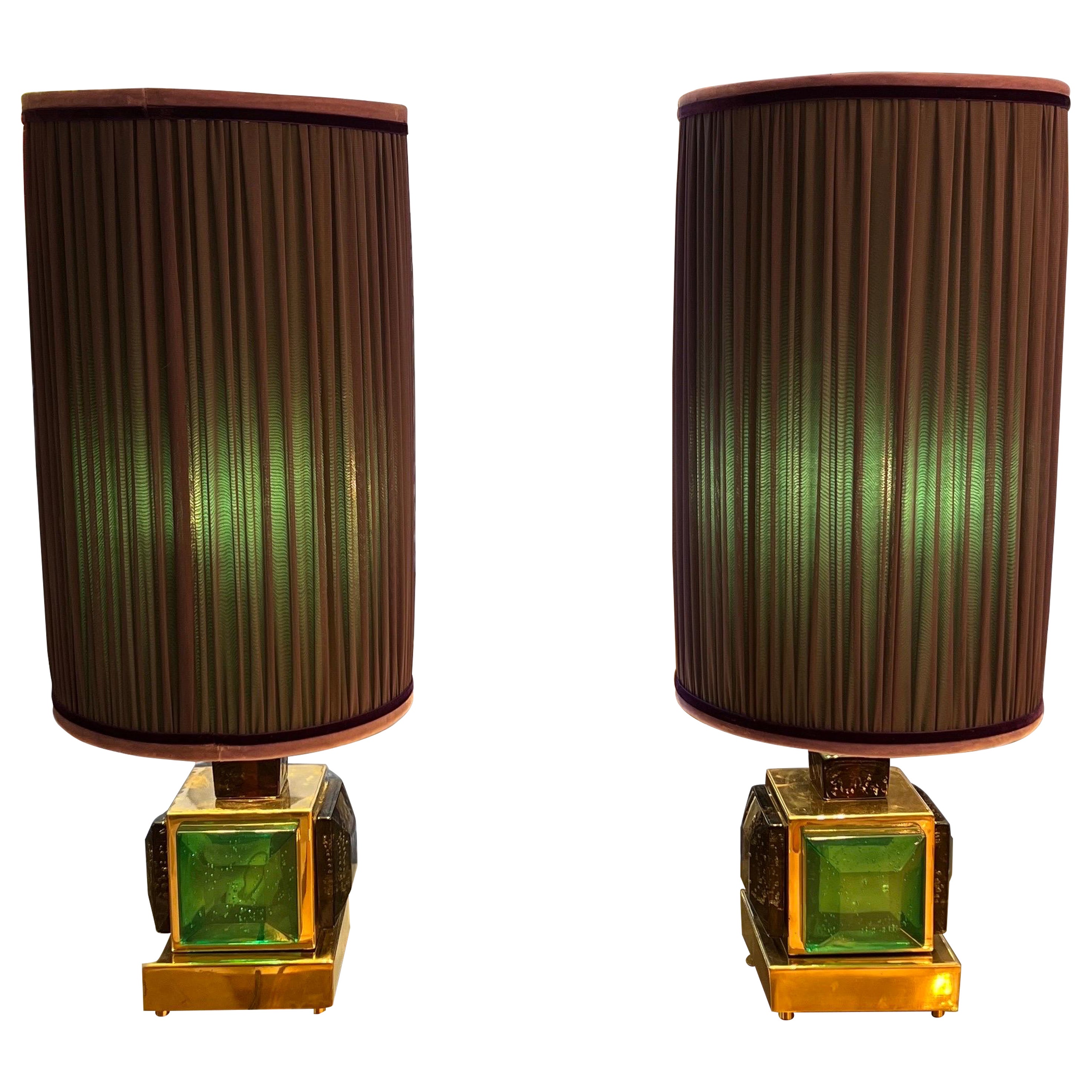 Coppia di lampade da tavolo in vetro di Murano verde smeraldo con i nostri paralumi cuciti a mano 1980 in vendita