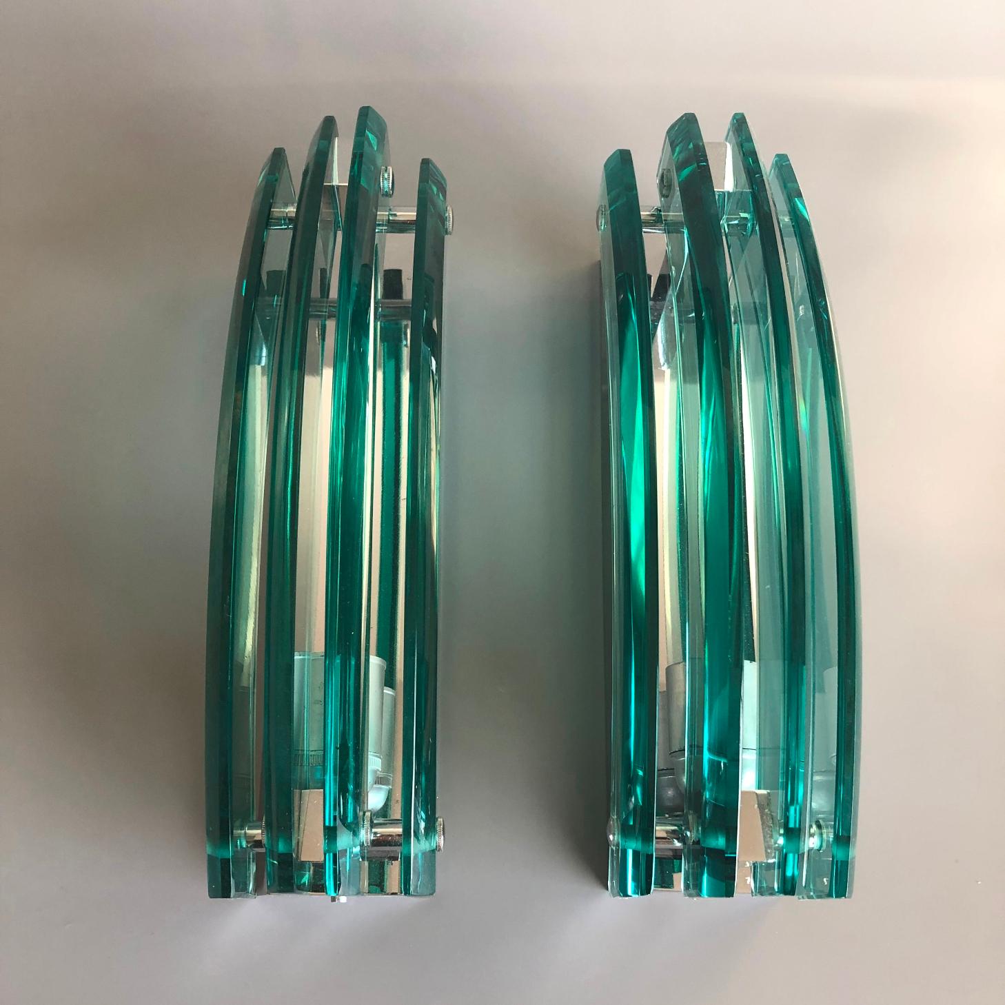 Mid-Century Modern Pair of Emerald Green Murano Glass Wall Lights, Florence Italy 1970s For Sale