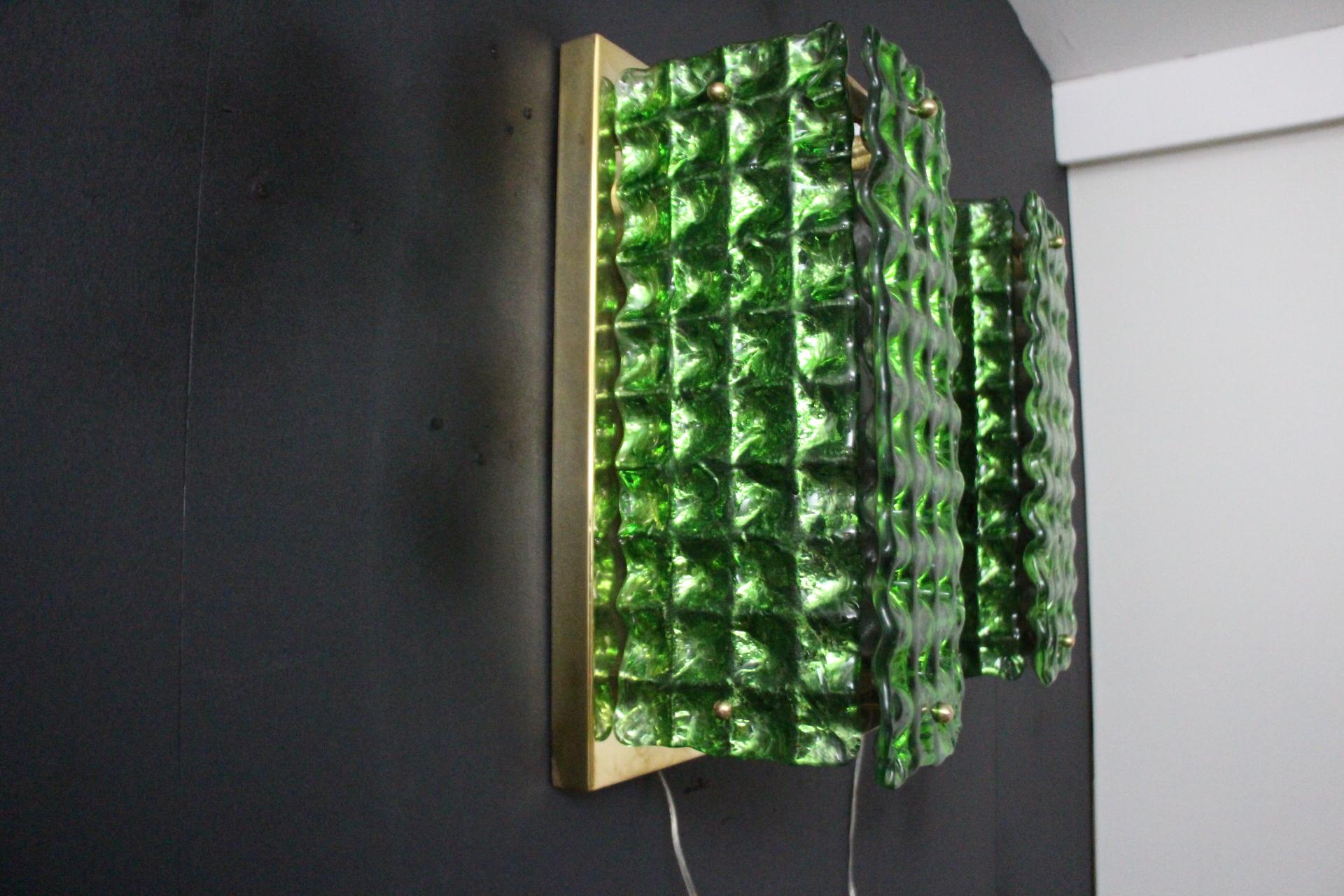 Pair of Emerald Green Textured Murano Glass Wall Lights , Mazzega Style  For Sale 4