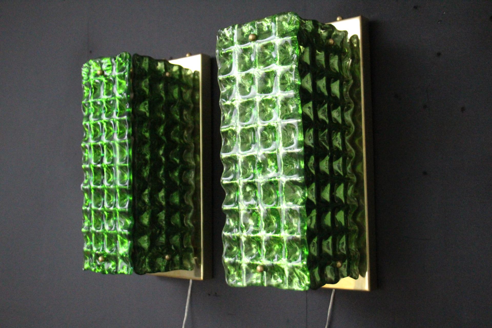 Italian Pair of Emerald Green Textured Murano Glass Wall Lights , Mazzega Style  For Sale