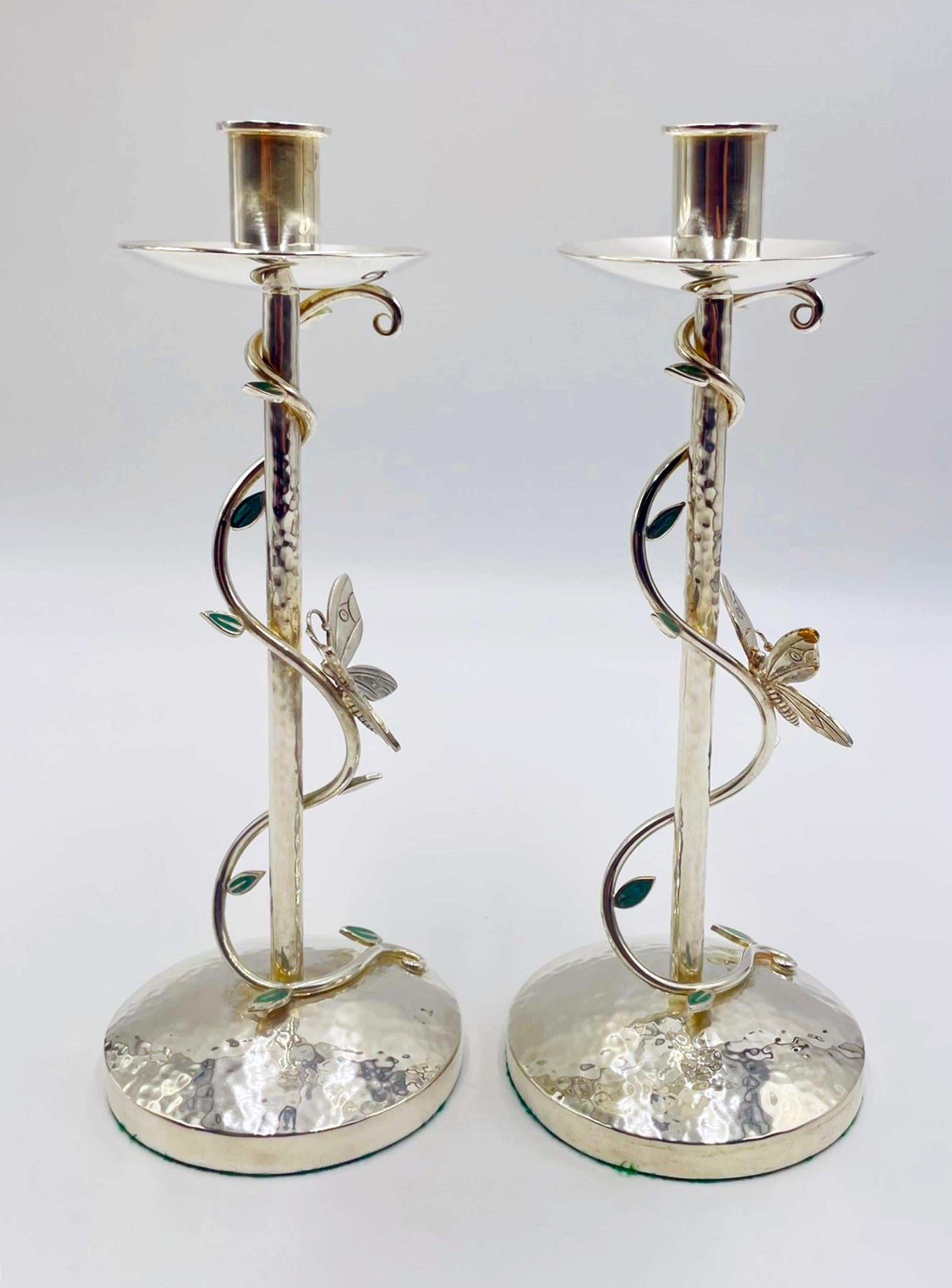 Pair of Emilia Castillo Silver-Plated Candlesticks with Emerald Stone Inlay In condizioni buone in vendita a Los Angeles, CA