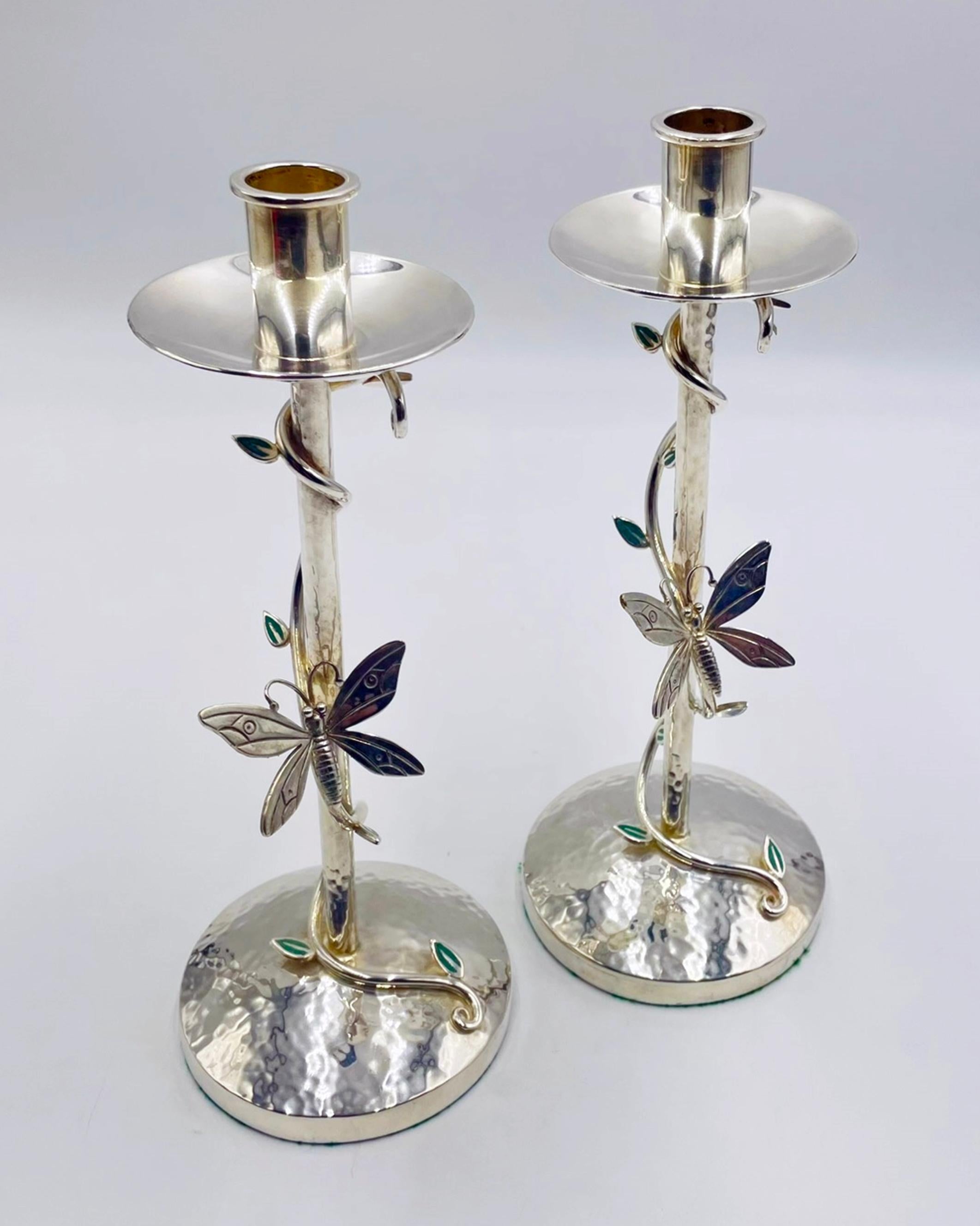 Fine XX secolo Pair of Emilia Castillo Silver-Plated Candlesticks with Emerald Stone Inlay in vendita