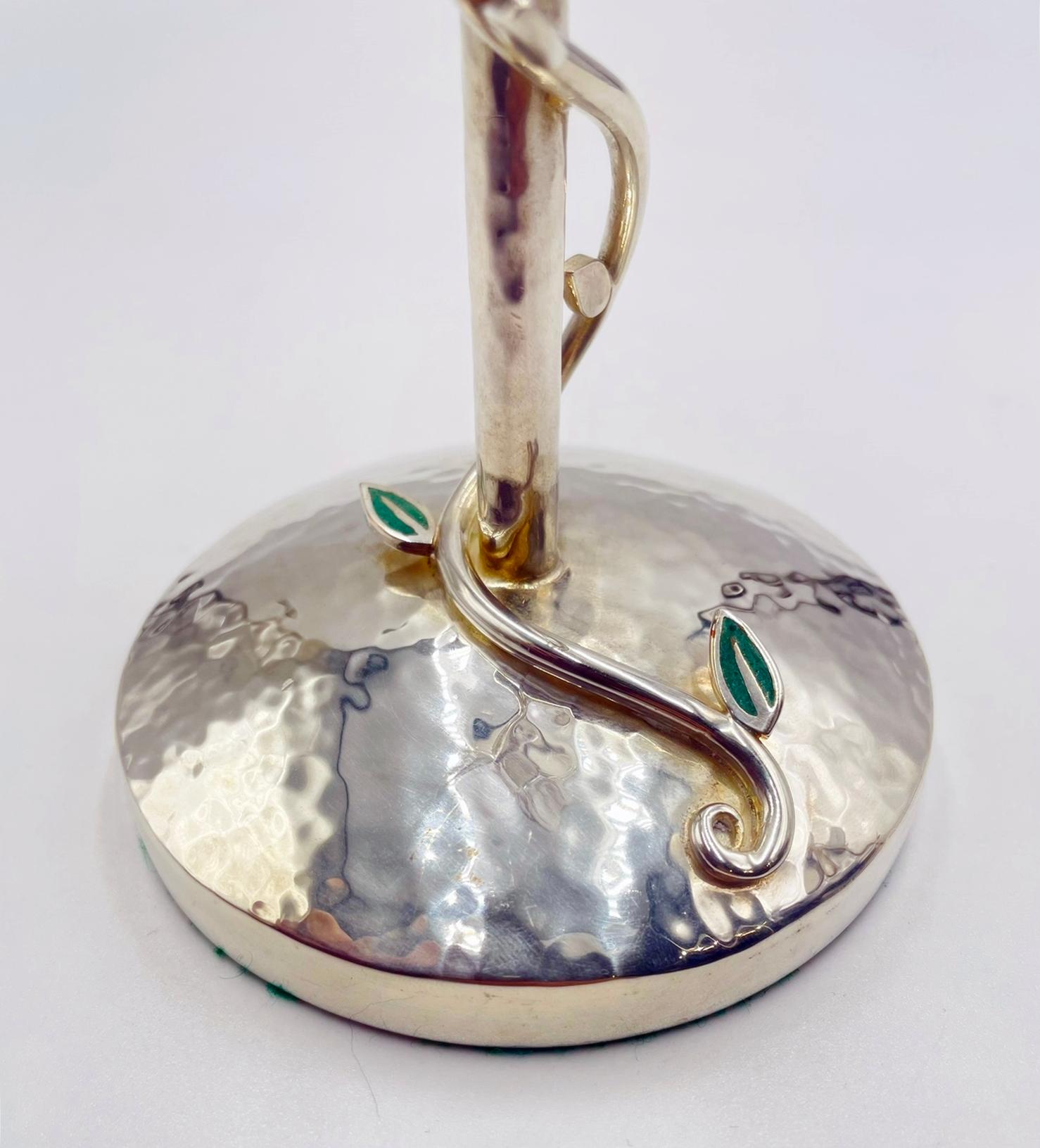 Pair of Emilia Castillo Silver-Plated Candlesticks with Emerald Stone Inlay in vendita 1