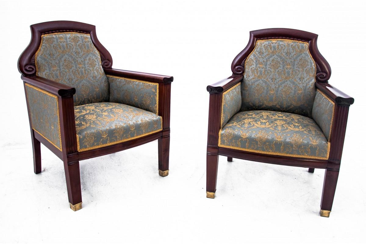 A pair of EMpire style armchairs, Northern Europe, circa 1870.
Very good condition, after professional renovation and changing the upholstery.
Wood: mahogany
dimensions height 101 cm seat height 44 cm width 76 cm depth 72 cm