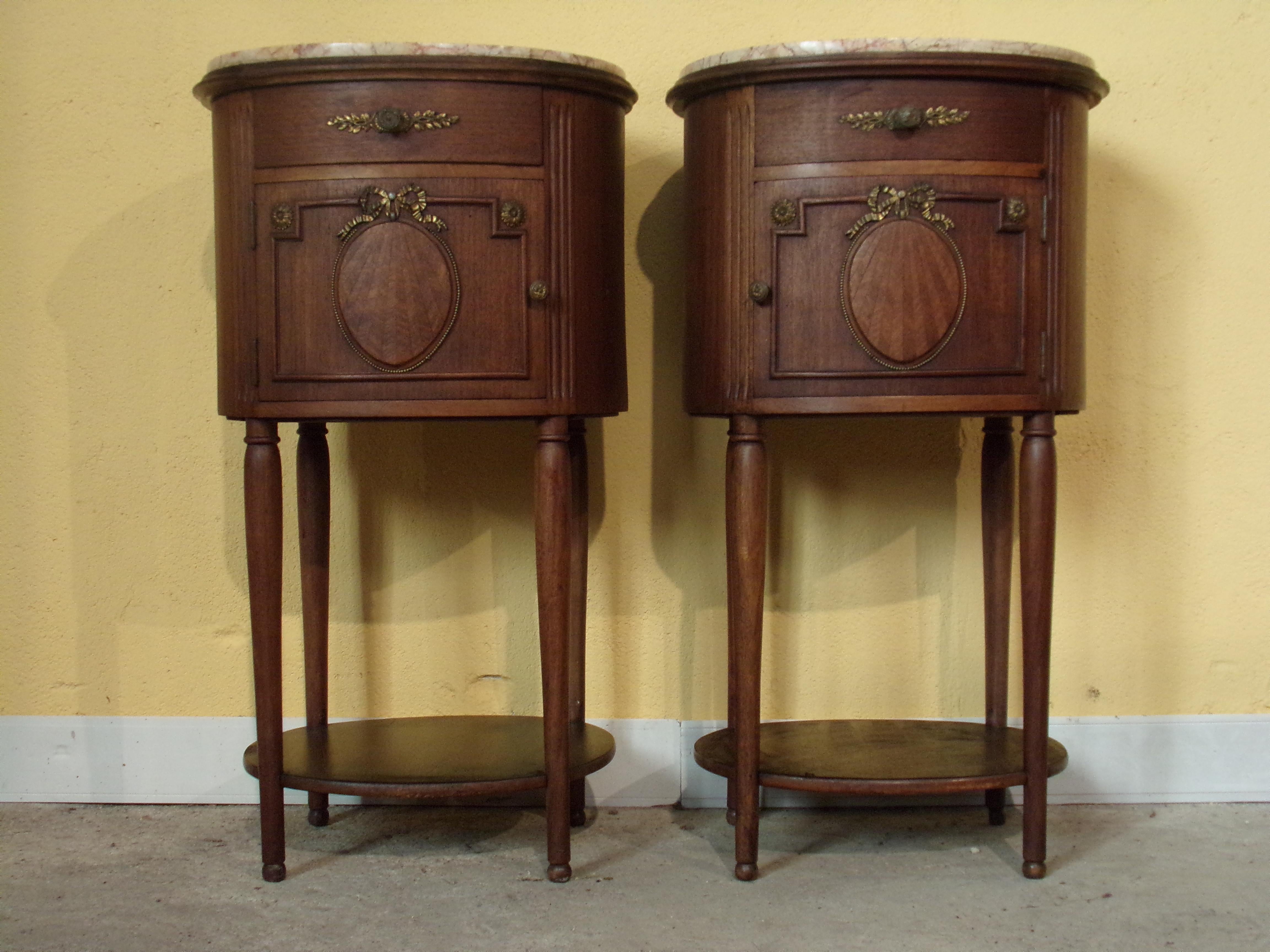 A stunning pair of oval mahogany veneered and inlaid Empire style bedside cabinets with Ormolu mounts and Satinwood Harewood and box wood inlay C1920 with rose veined Italian marble tops.
16ins deep x 19ins wide x 29ins high.