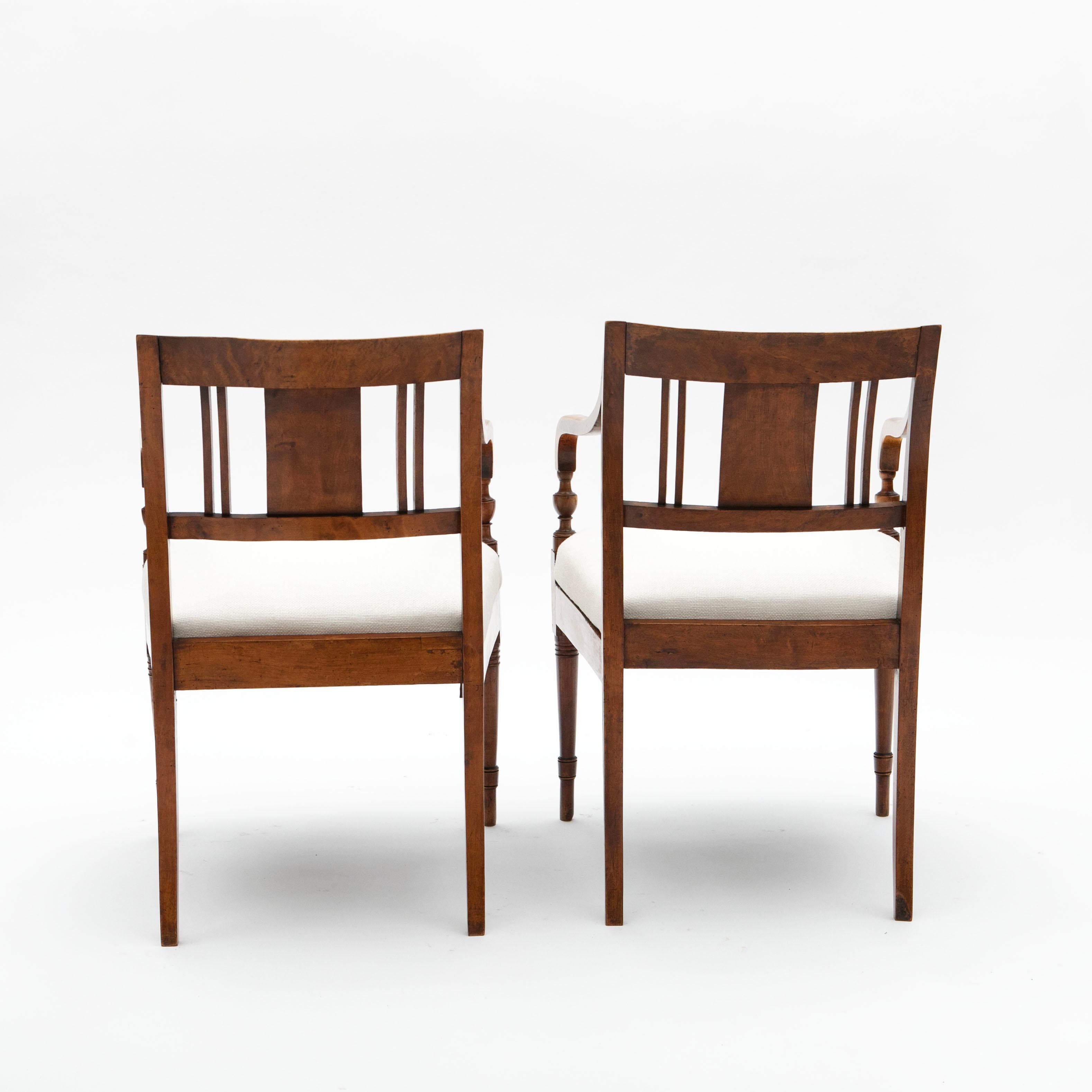 XIXe siècle Paire de fauteuils Empire en bouleau et acajou avec incrustations et tapisserie en lin ivoire en vente