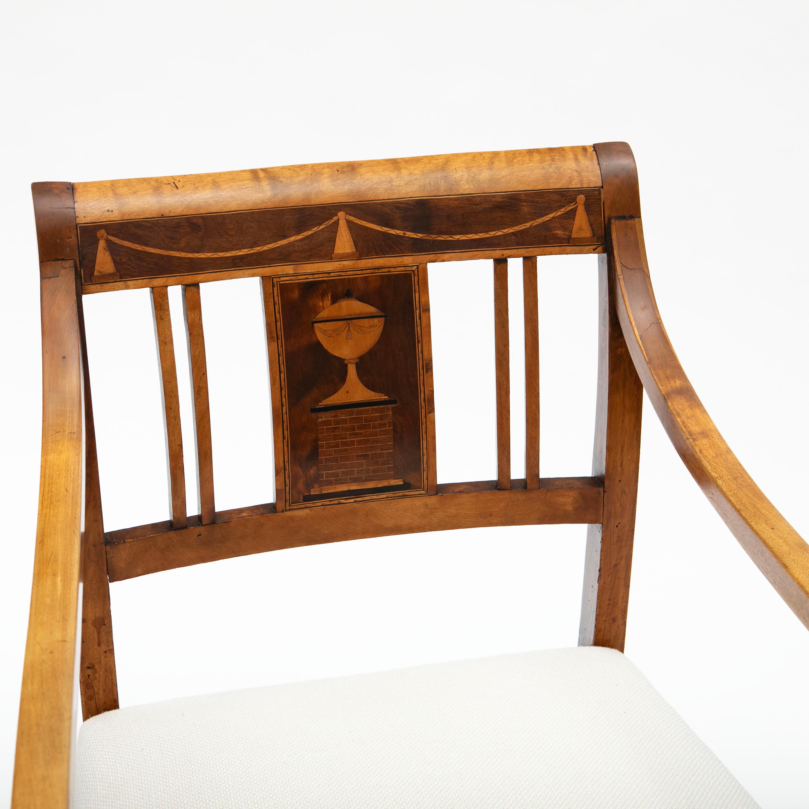 Paire de fauteuils Empire en bouleau et acajou avec incrustations et tapisserie en lin ivoire en vente 1
