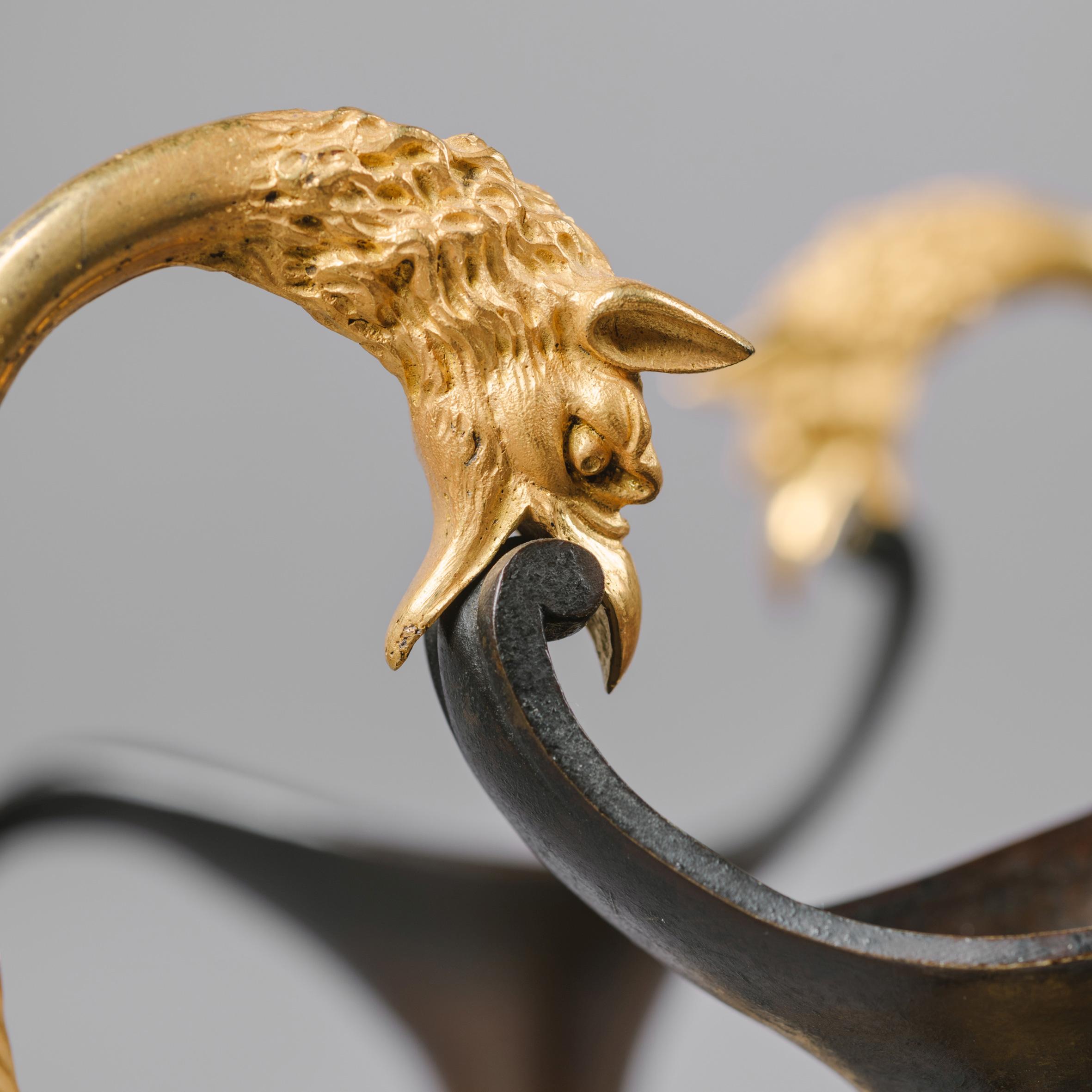 Patinato Coppia di ganci in bronzo impero alla maniera di Claude Galle in vendita