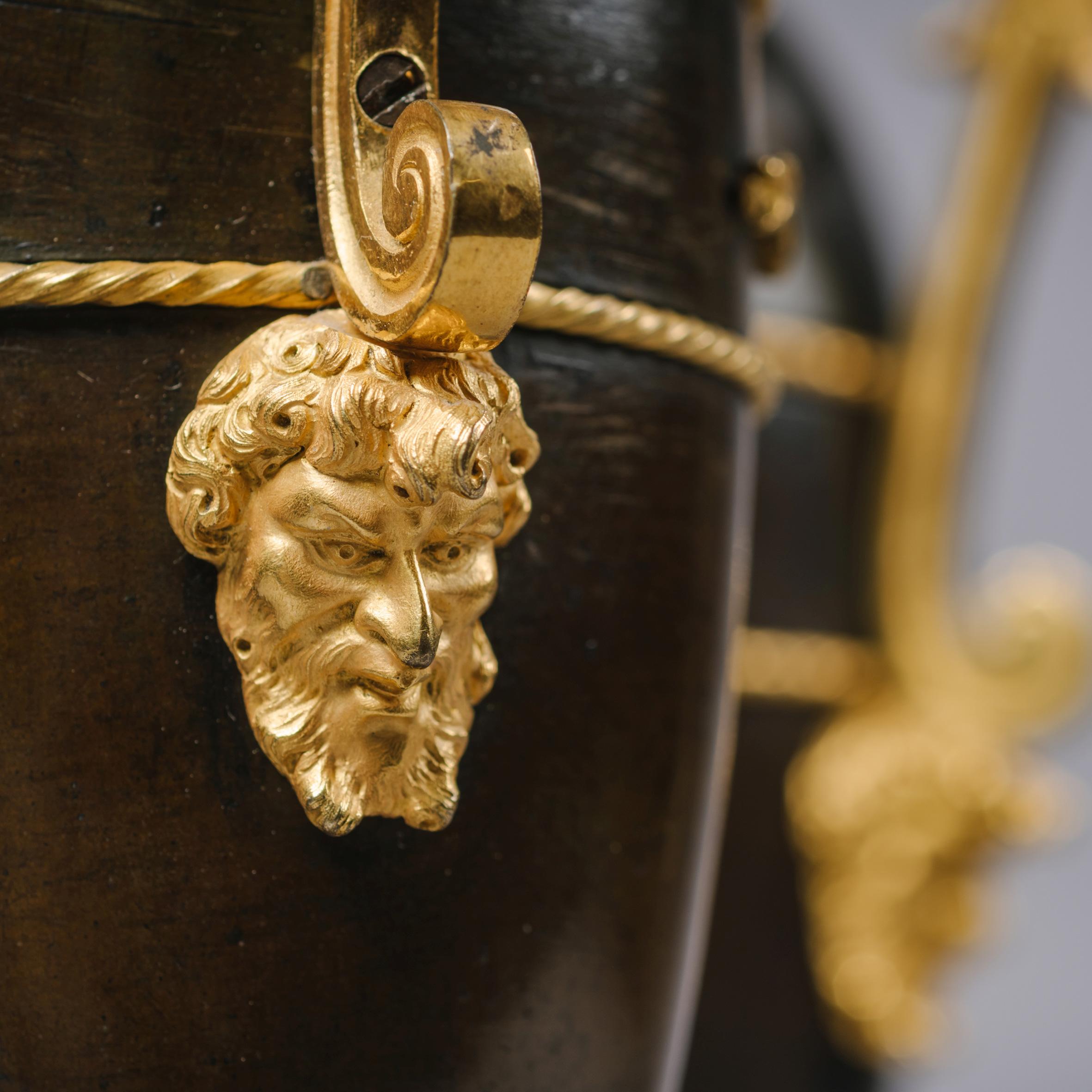 Bronze Paire d'aiguières Empire en bronze à la manière de Claude Galle en vente