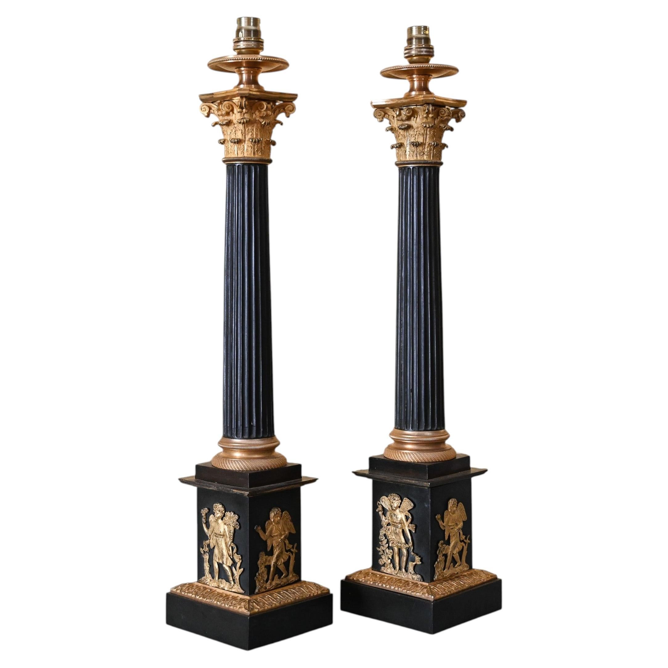 Par de lámparas de columna de estilo Imperio en bronce y bronce dorado al mercurio