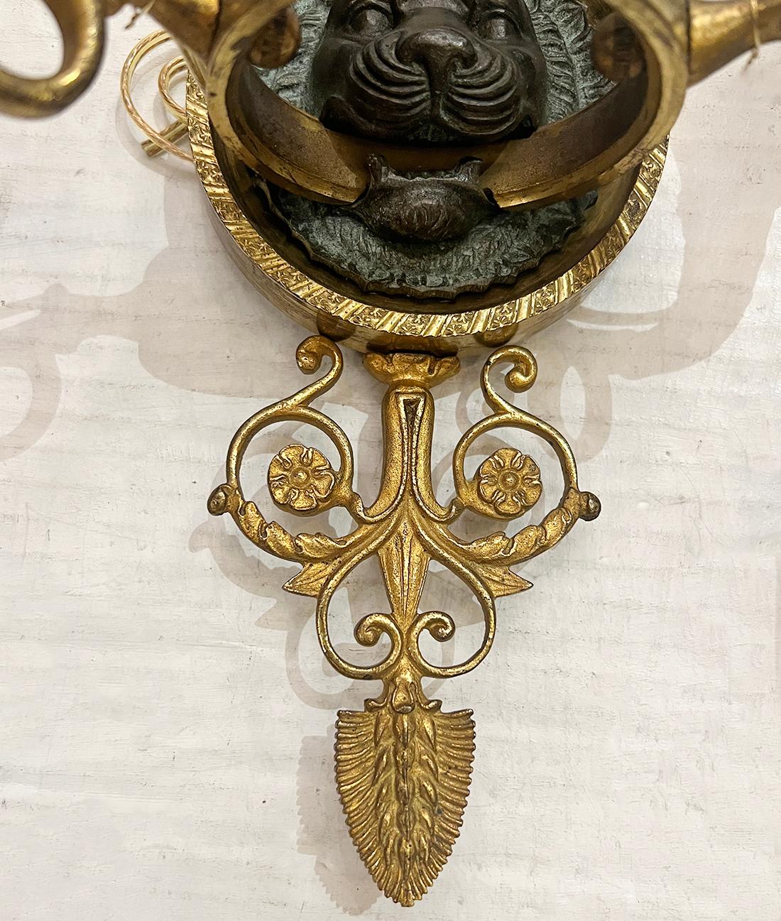 Coppia di lampade impero in bronzo In condizioni buone in vendita a New York, NY