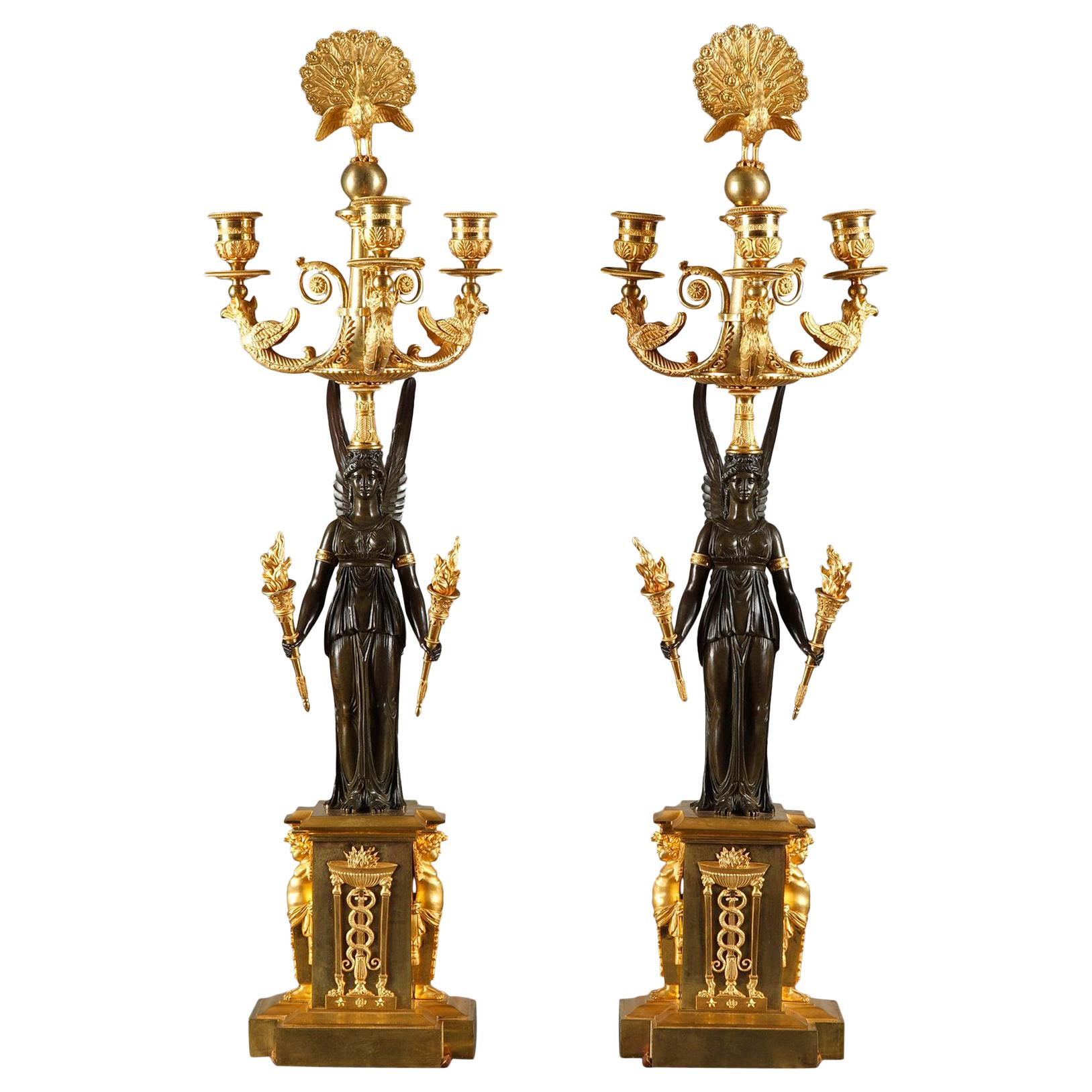 Paire de candélabres Empire à trois branches en bronze en vente