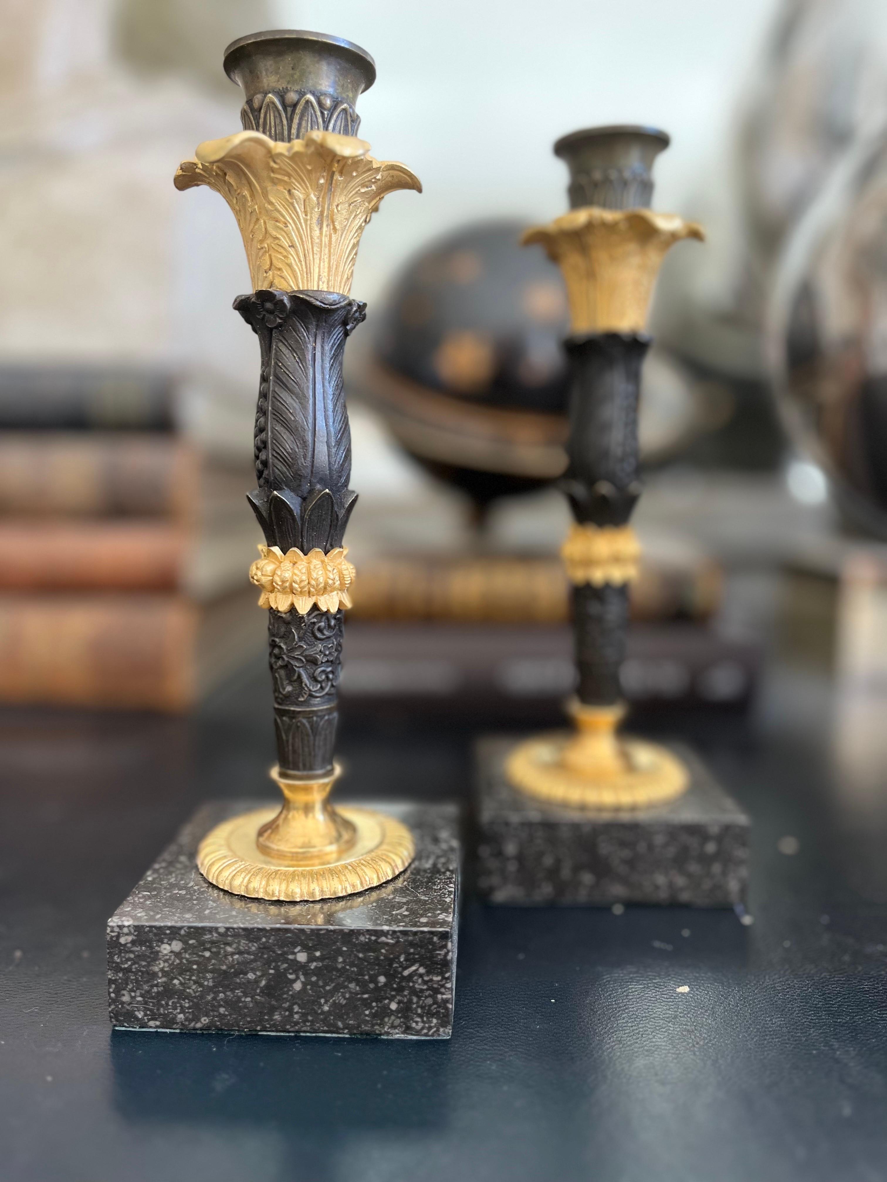 Pareja de candeleros imperio, bronce pavonado y dorado 10