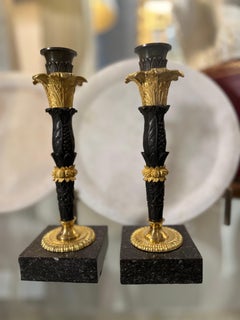 Coppia di candelieri Impero, bronzo dorato e azzurrato