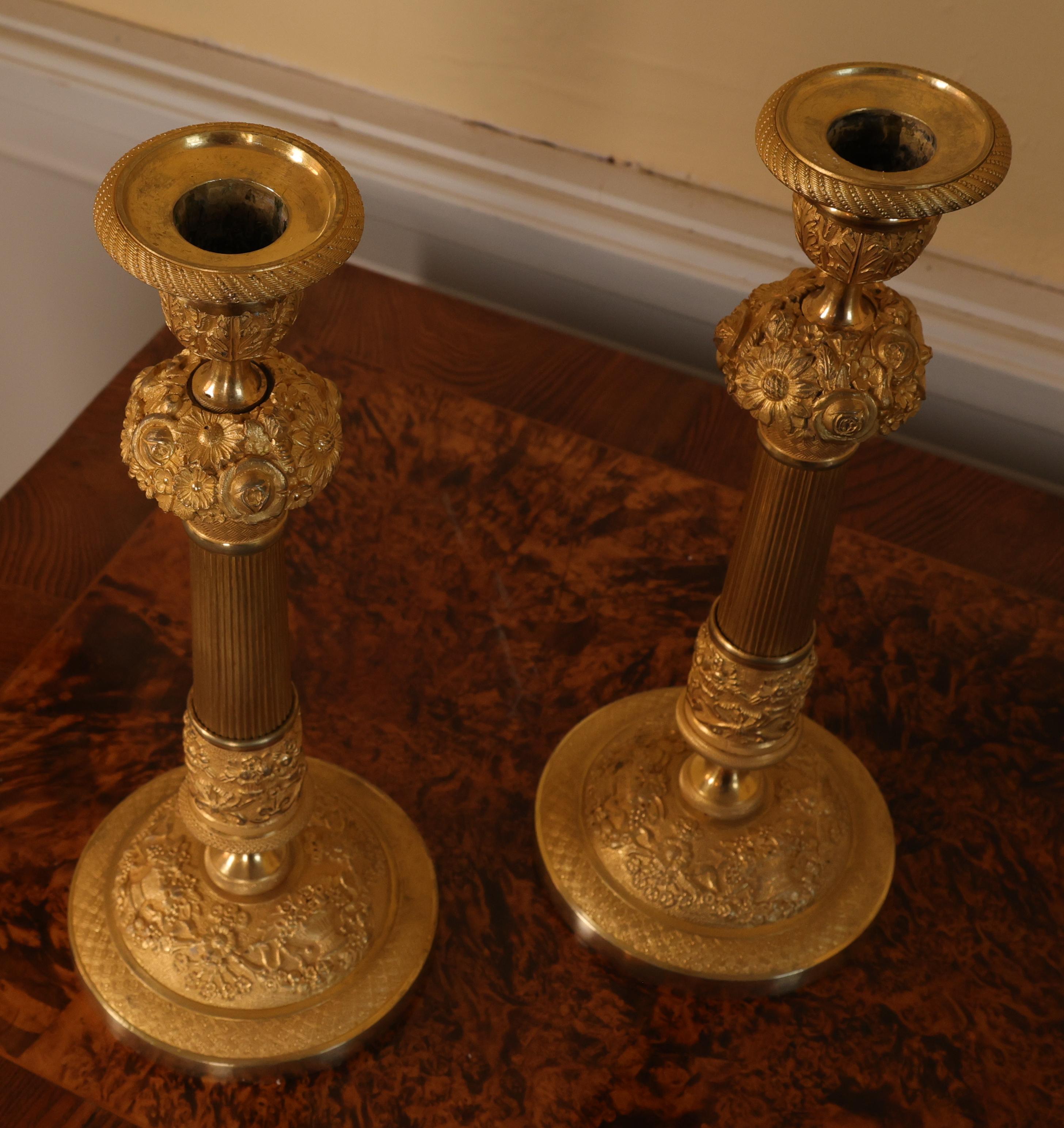 Stile impero Coppia di candelabri impero con ghirlanda in vendita