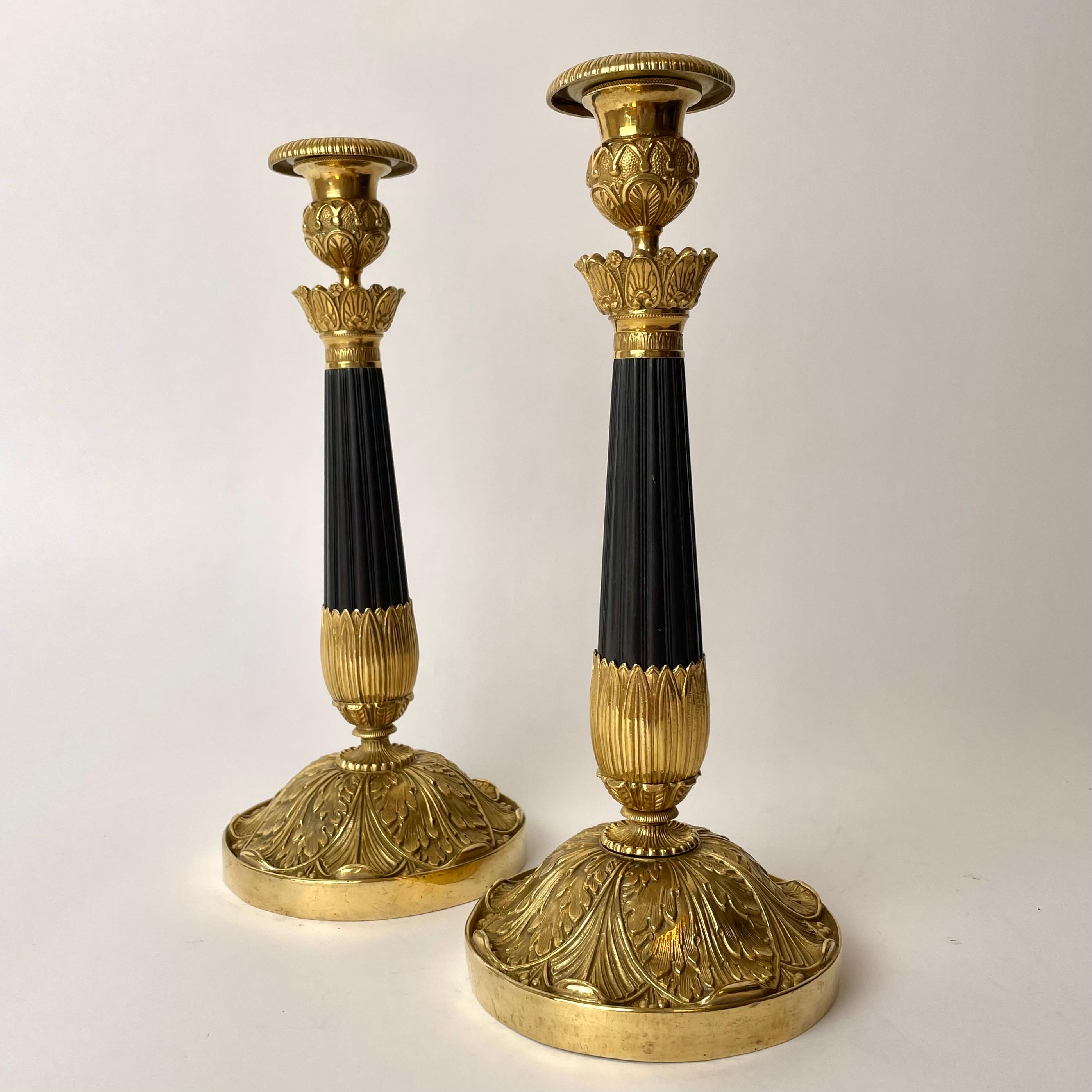 French Pair of Empire Candlesticks, Gilded and Patinated Bronze, Early 19th Century For Sale