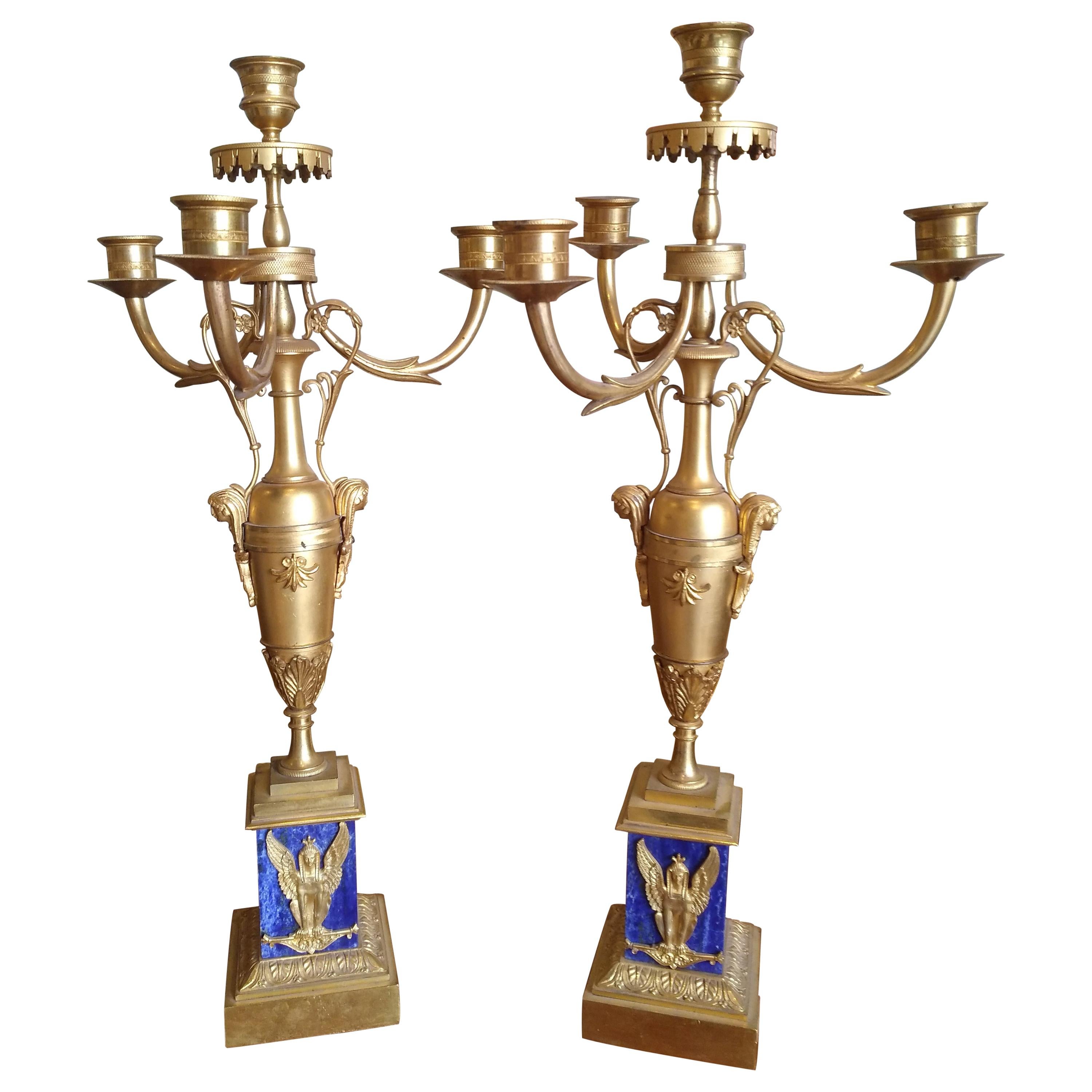 Pair of Empire Candlesticks, Golden Bronze Lapis Bases Empire 1830 Sphinx im Angebot