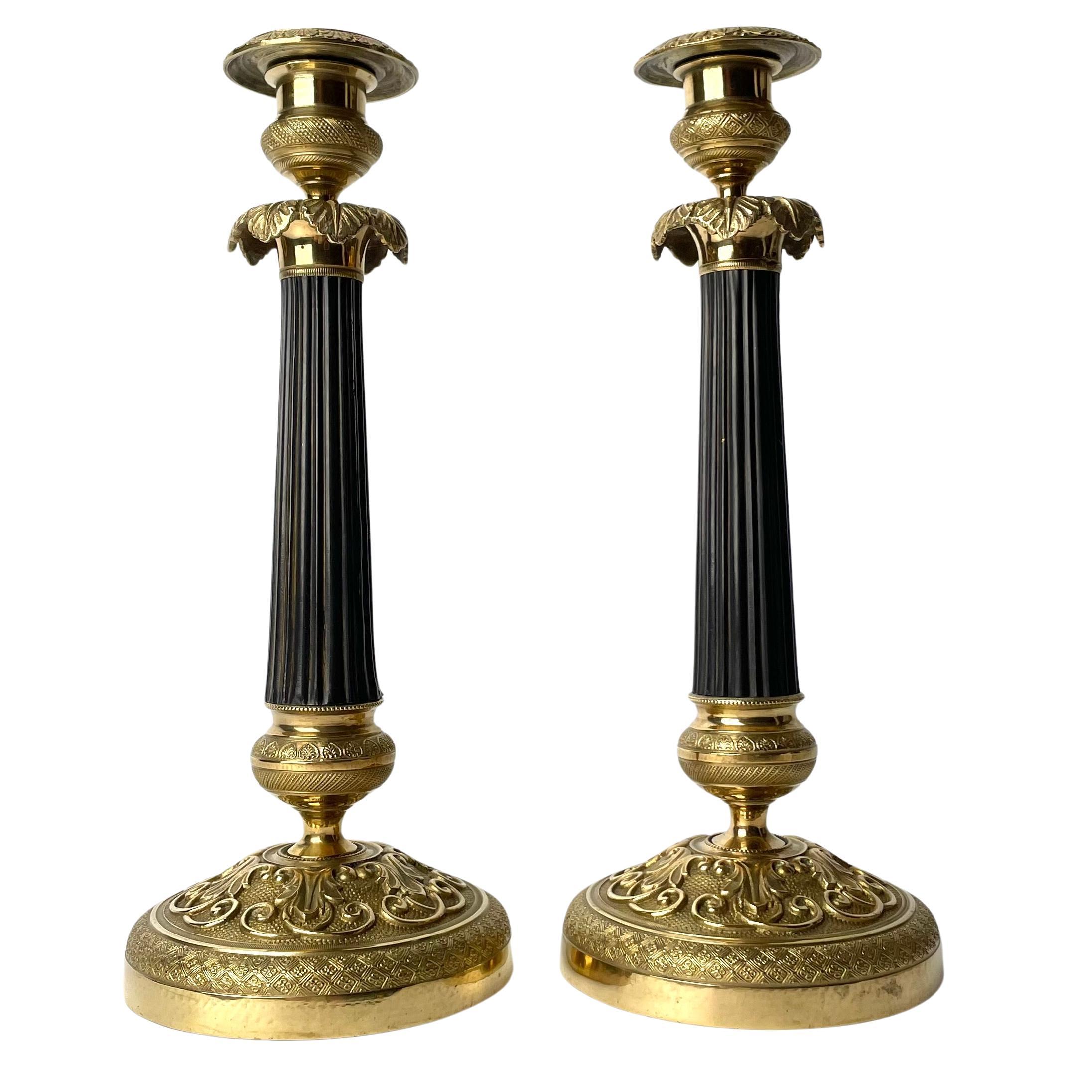 Pair of Empire Candlesticks in gilded and darkpatinated bronze from the 1820s For Sale