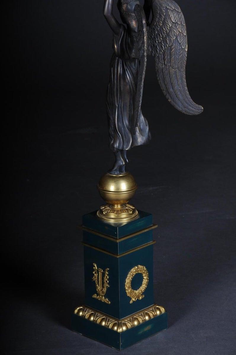 Paire de candélabres/bougeoirs de style Empire en bronze d'après P. Thomire en vente 4