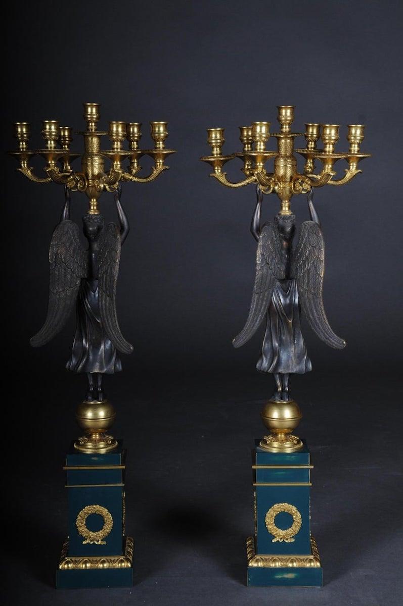 Doré Paire de candélabres/bougeoirs de style Empire en bronze d'après P. Thomire en vente