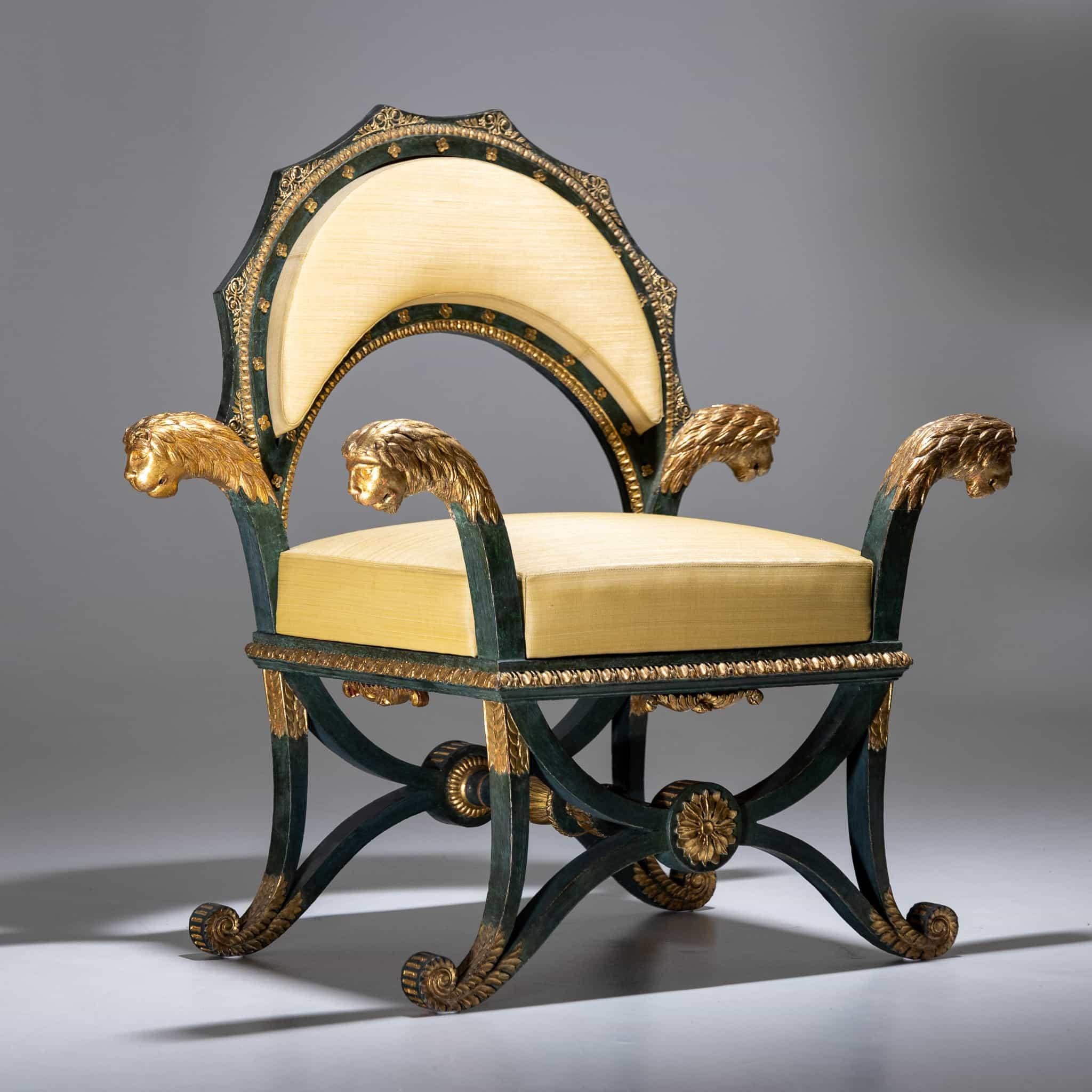 Paar Empire Fauteuils 'd'Officier' mit Löwenköpfen, Budapest, um 1805-1810 (Ungarisch) im Angebot