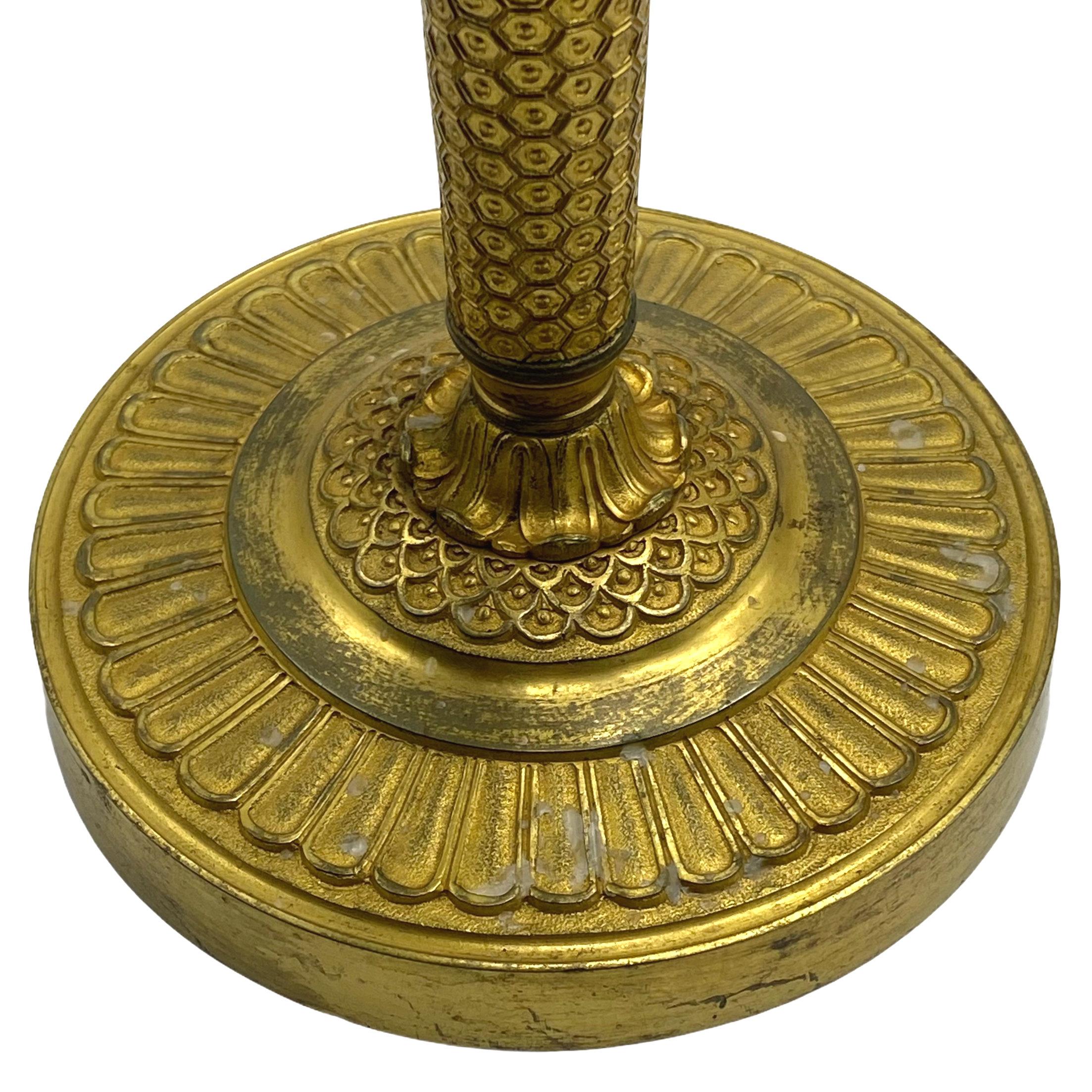 Paar Empire-Kandelaber aus vergoldeter Bronze im Angebot 6