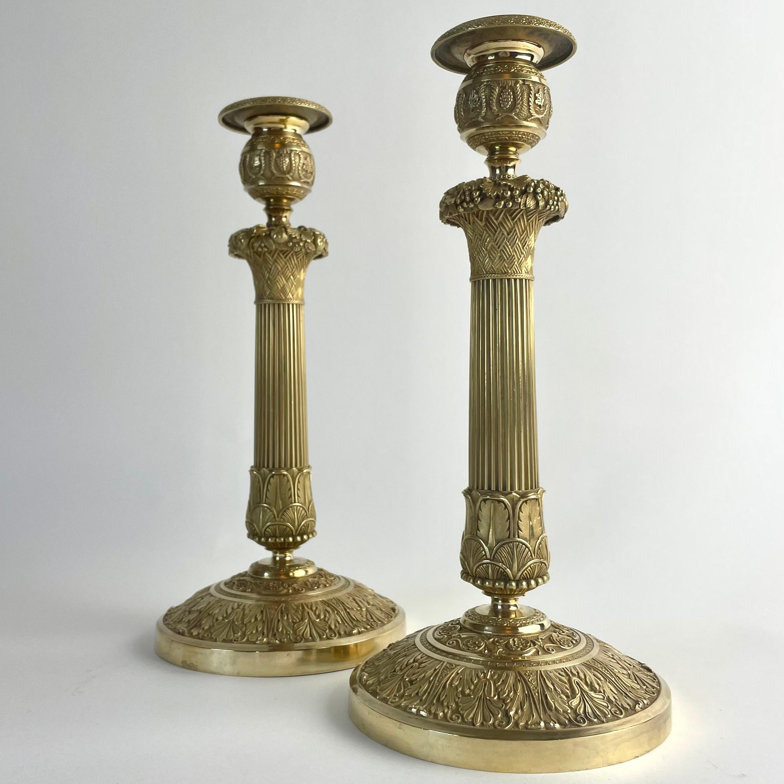 Paar Empire-Leuchter aus vergoldeter Bronze, signiert Gérard-Jean Galle, Paris, 1810er Jahre (Französisch) im Angebot