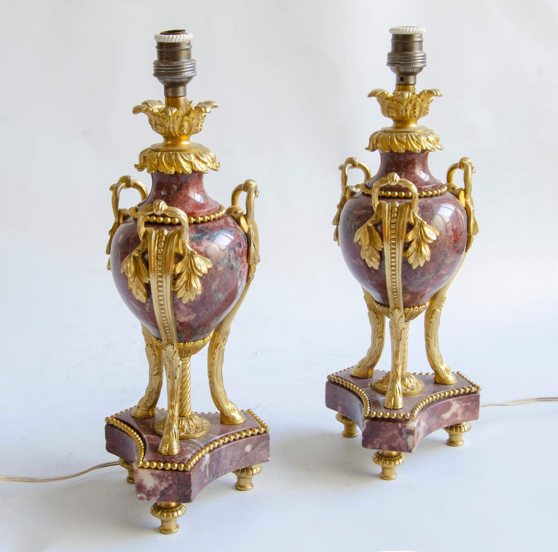 Pair of Empire lamps
materials: red marble and golden bronze
electrified 220 w,
circa 1920 origin France
original porcelain lamp holders.