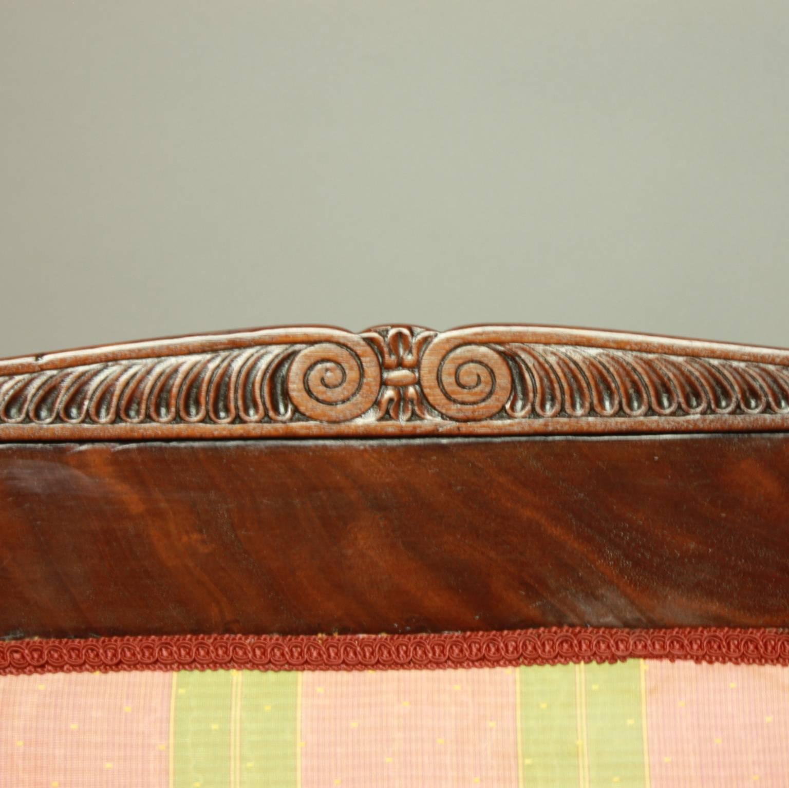 Paire de Fauteuils Empire à tête de dauphin du début du 19e siècle, à la manière de Bellangé Bon état - En vente à Berlin, DE