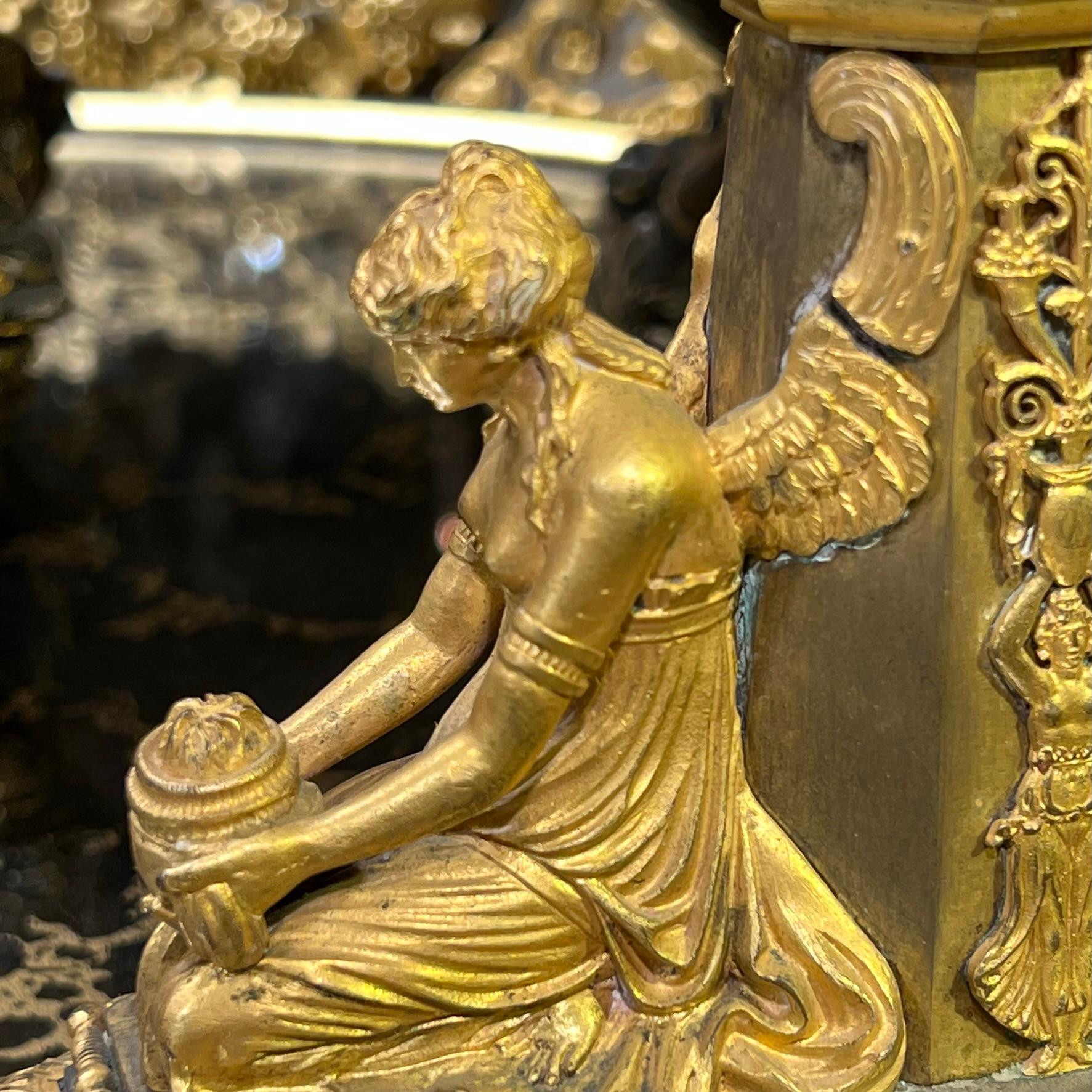 Paar Empire  Goldbronze-Bronze-Kandelaber im Angebot 1