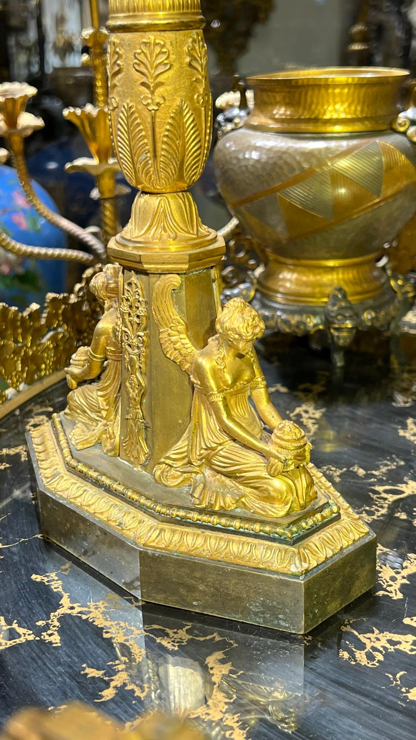 Paar Empire  Goldbronze-Bronze-Kandelaber im Angebot 3