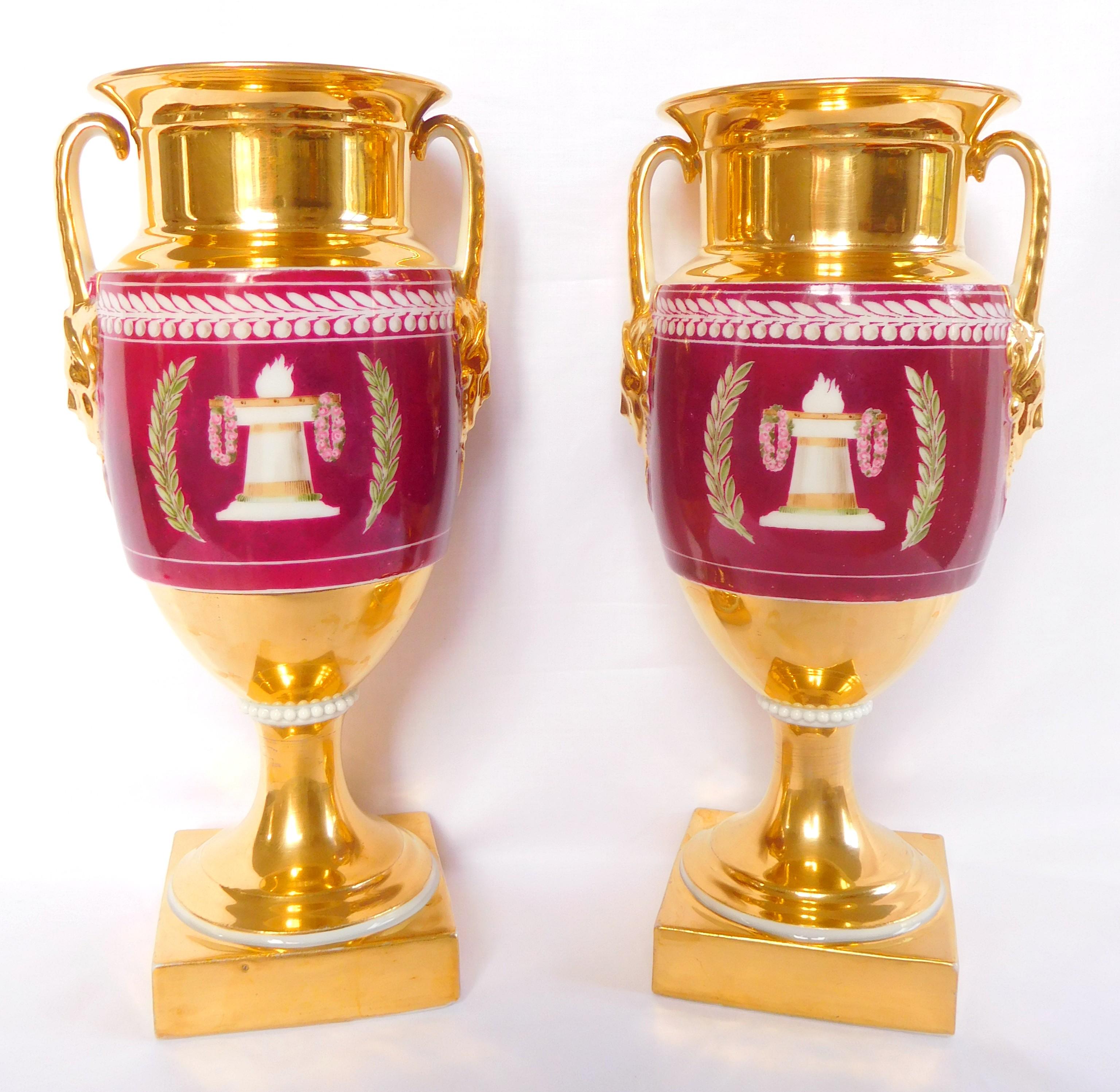 Pair of Paris porcelain vases, Restauration period, polychrome decoration on a burgundy-colored background. Early 19th century production circa 1830 - 1840.

On one side, the vases are decorated with 17th century / 18th century style portraits ; on