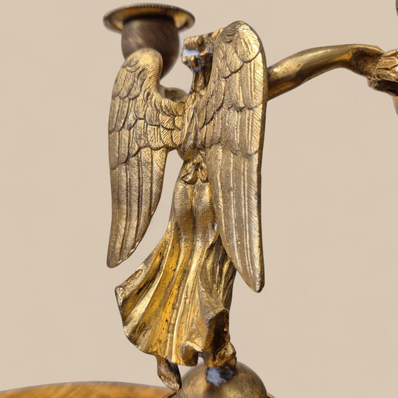 Pair of Empire-period Victory candelabra in marble and gilt bronze, circa 1800 For Sale 3