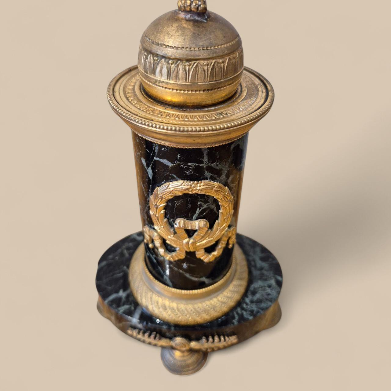 Pair of Empire-period Victory candelabra in marble and gilt bronze, circa 1800 For Sale 1