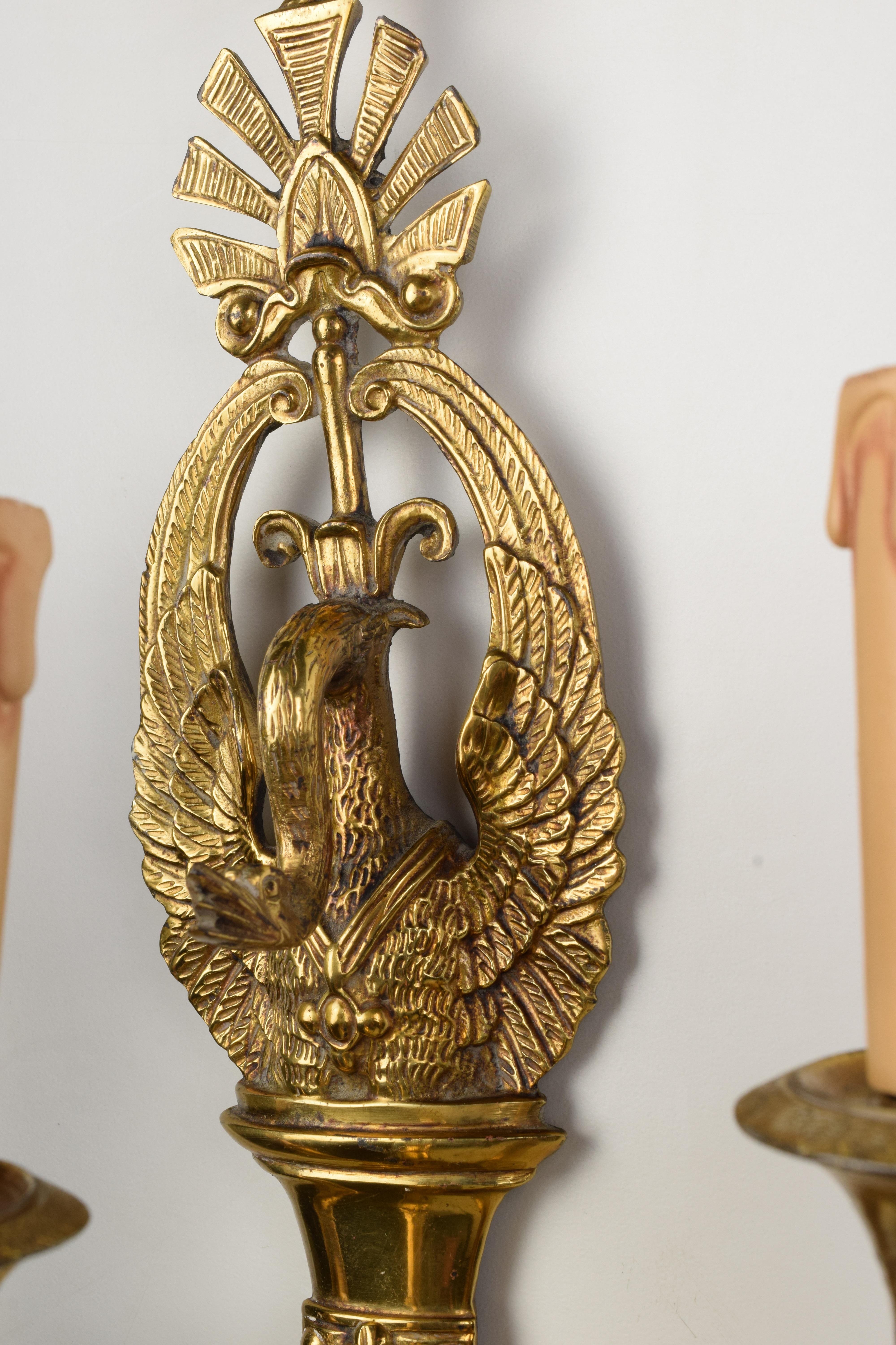 Pareja de Apliques Imperio en Bronce Dorado con Tres Luces, Principios del Siglo XX Italiano en venta