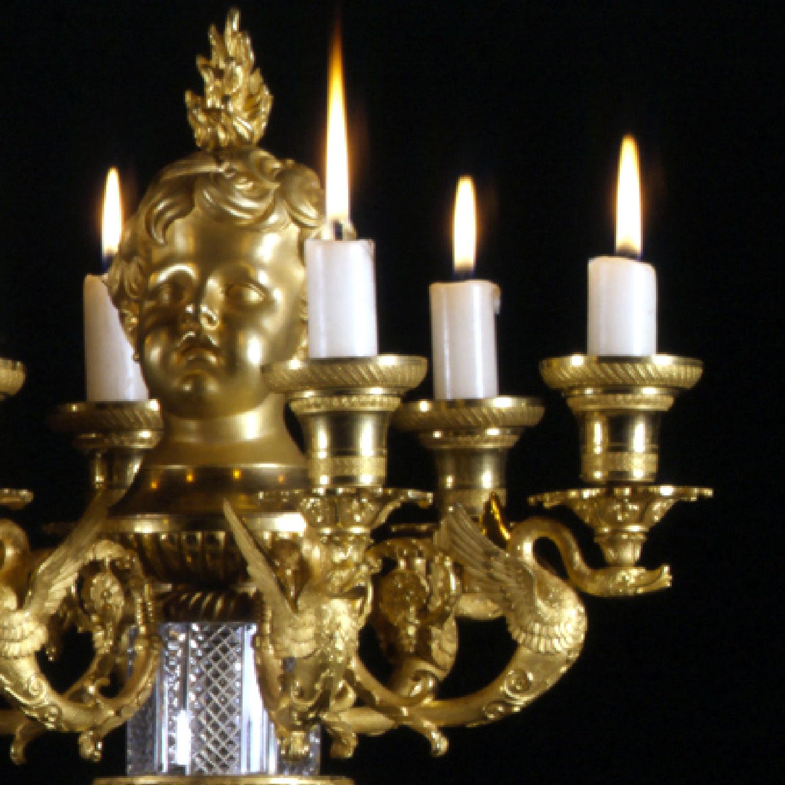 Doré Paire de candélabres Empire à six lumières attribuée à Escalier De Cristal vers 1819 en vente