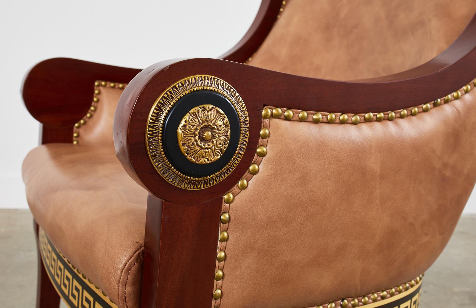 Paire de fauteuils de style Empire avec décoration Versacesque en vente 7