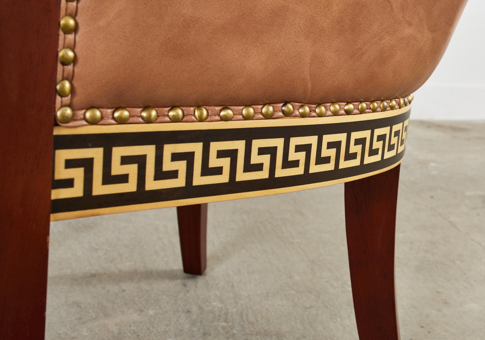 Paire de fauteuils de style Empire avec décoration Versacesque en vente 7