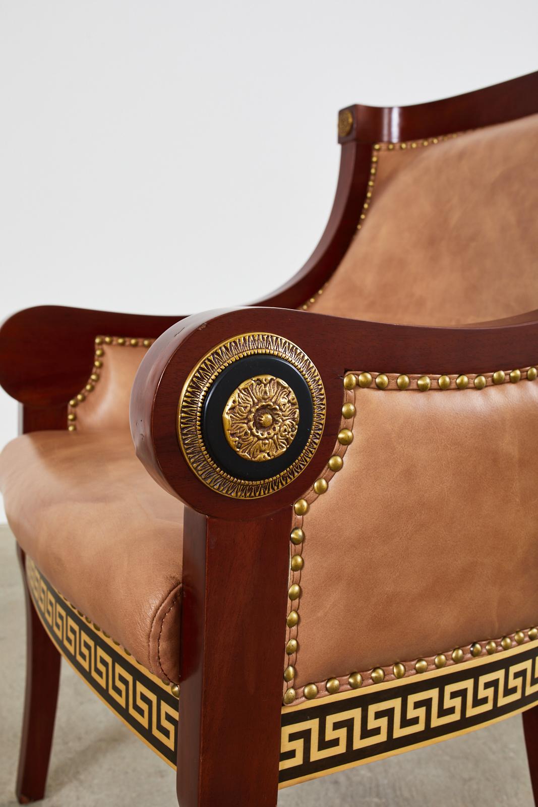 Paire de fauteuils de style Empire avec décoration Versacesque en vente 11