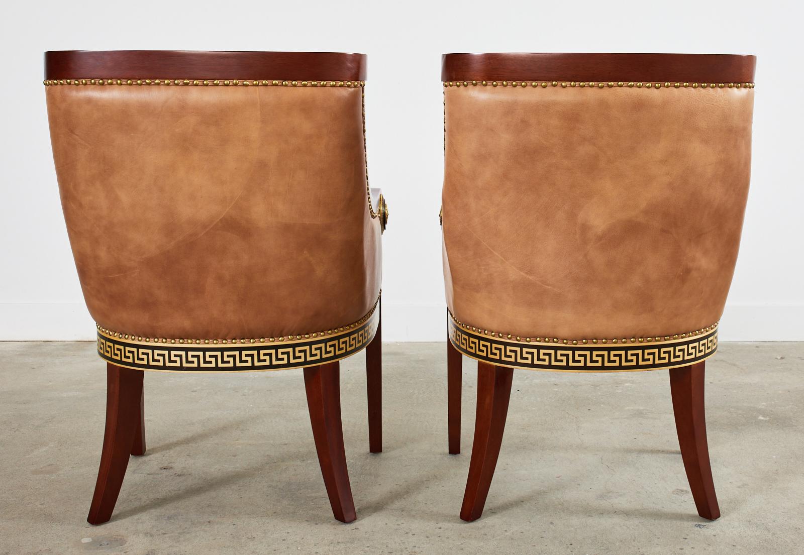 Paire de fauteuils de style Empire avec décoration Versacesque en vente 11